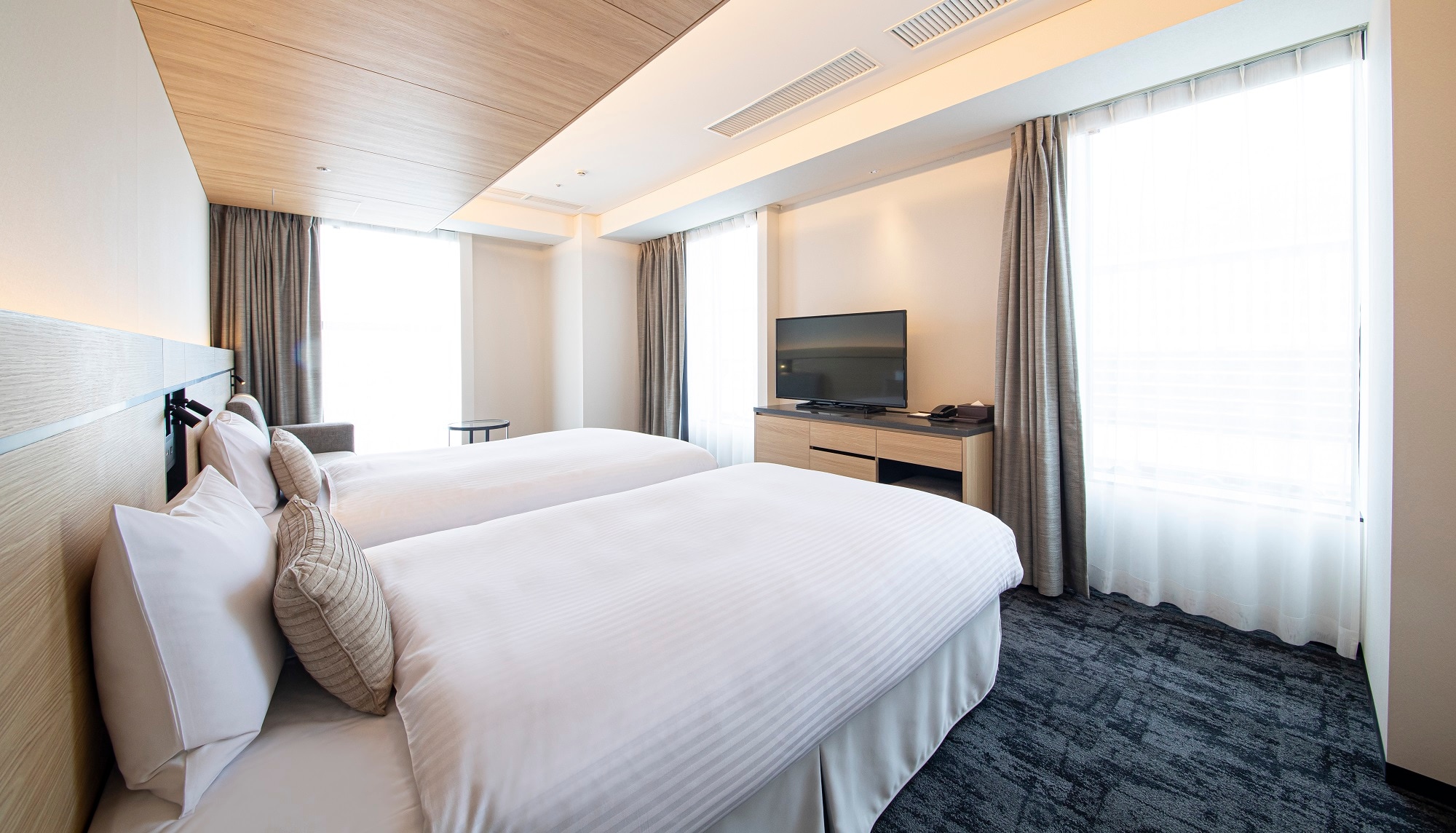 Non-smoking moderate twin room [28㎡]