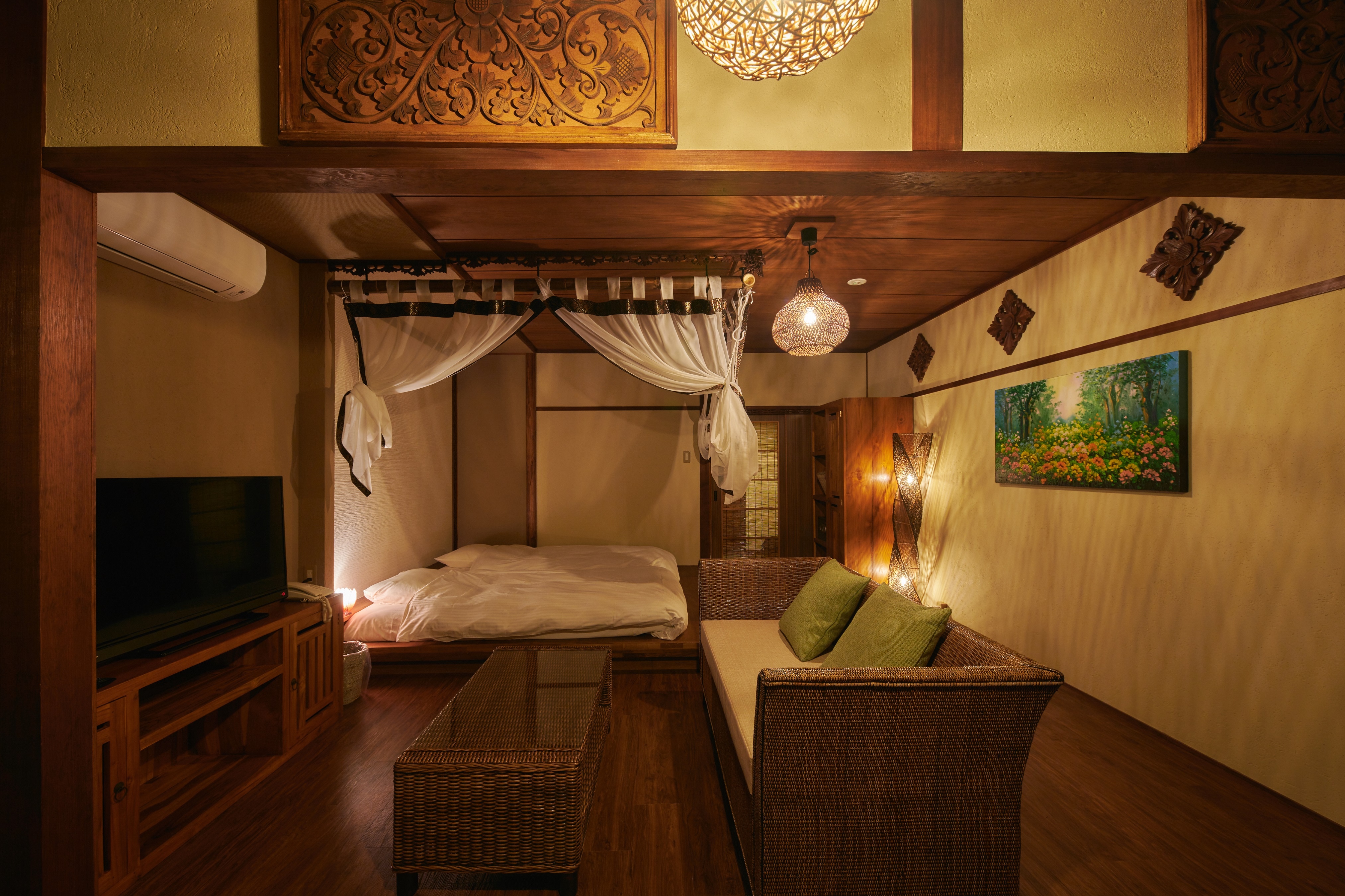 Tana: Up to 3 adults can stay in an extra bed. Up to 1 child can stay in the same bed, for a maximum of 4 people.
