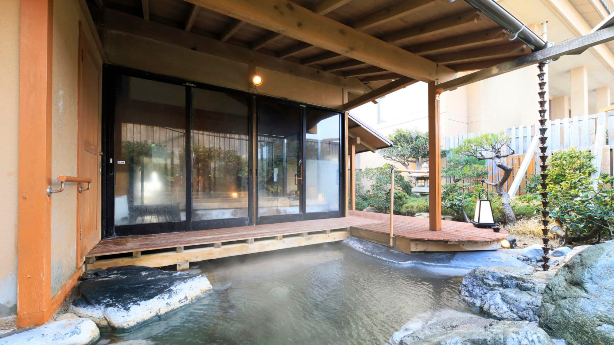[Open-air bath building/for men] Open-air hot spring bath