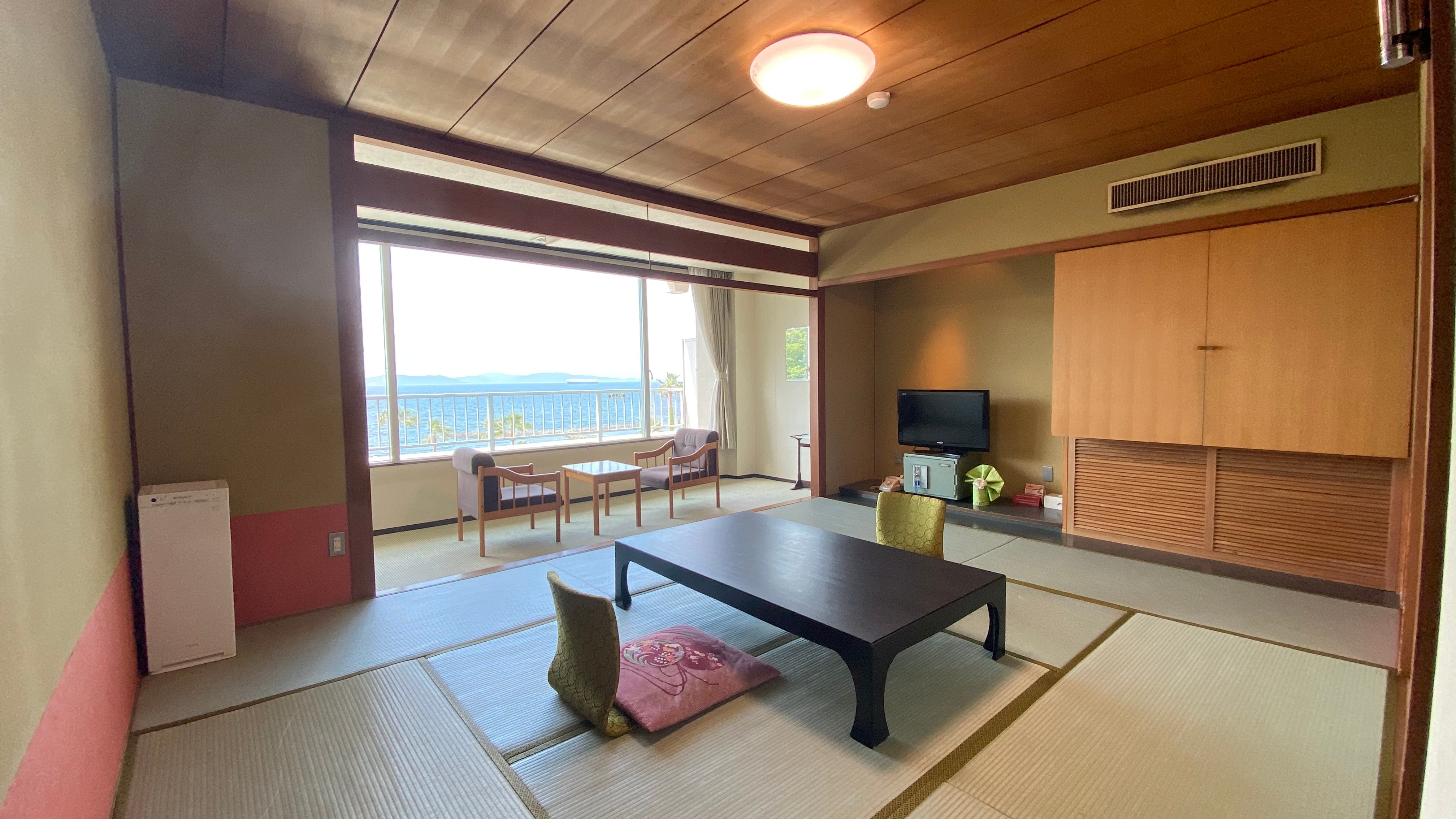Standard guest room