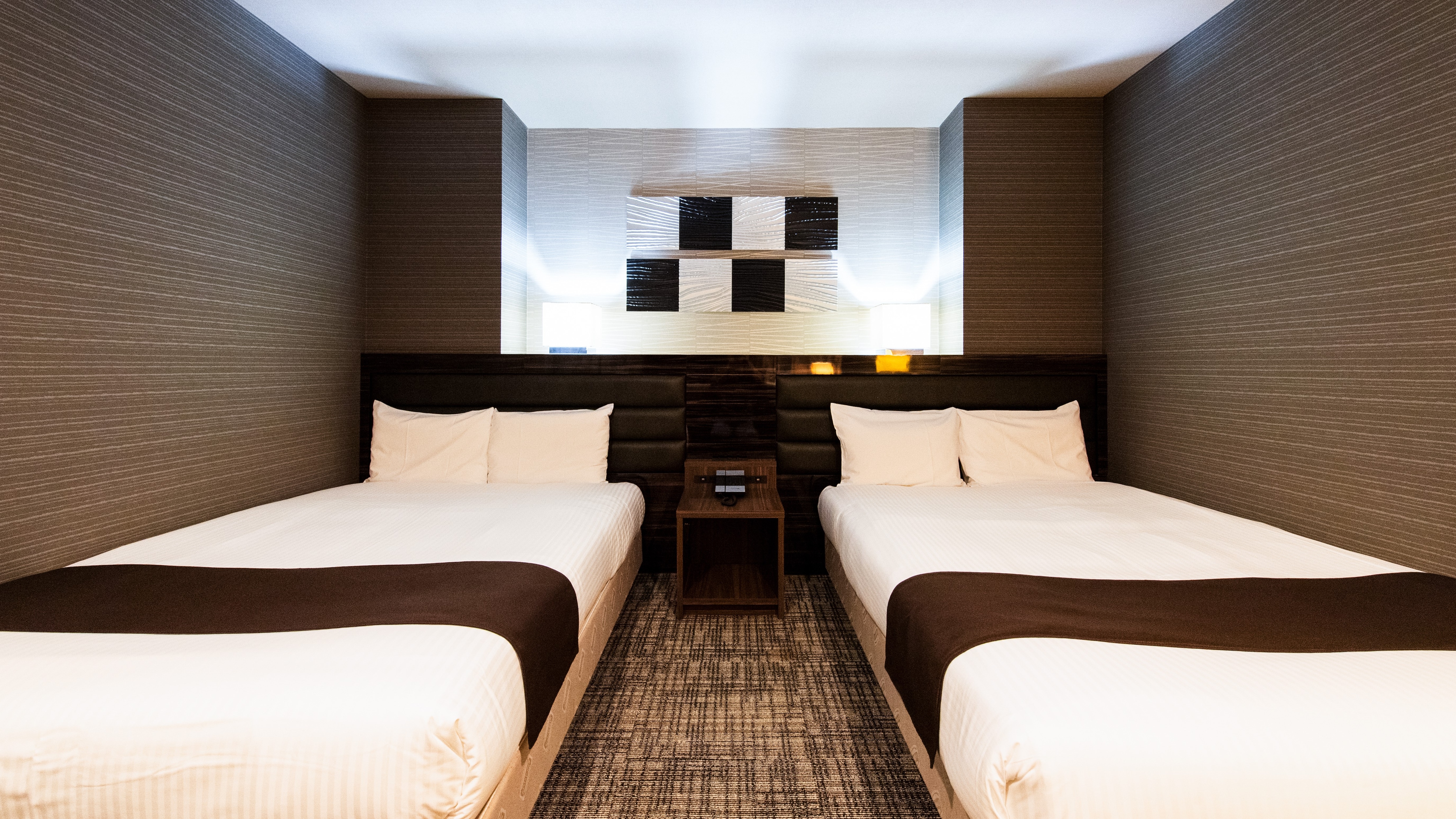*Deluxe Twin: Comfortable with duvet-style comforters and Simmons beds for a great night's sleep.