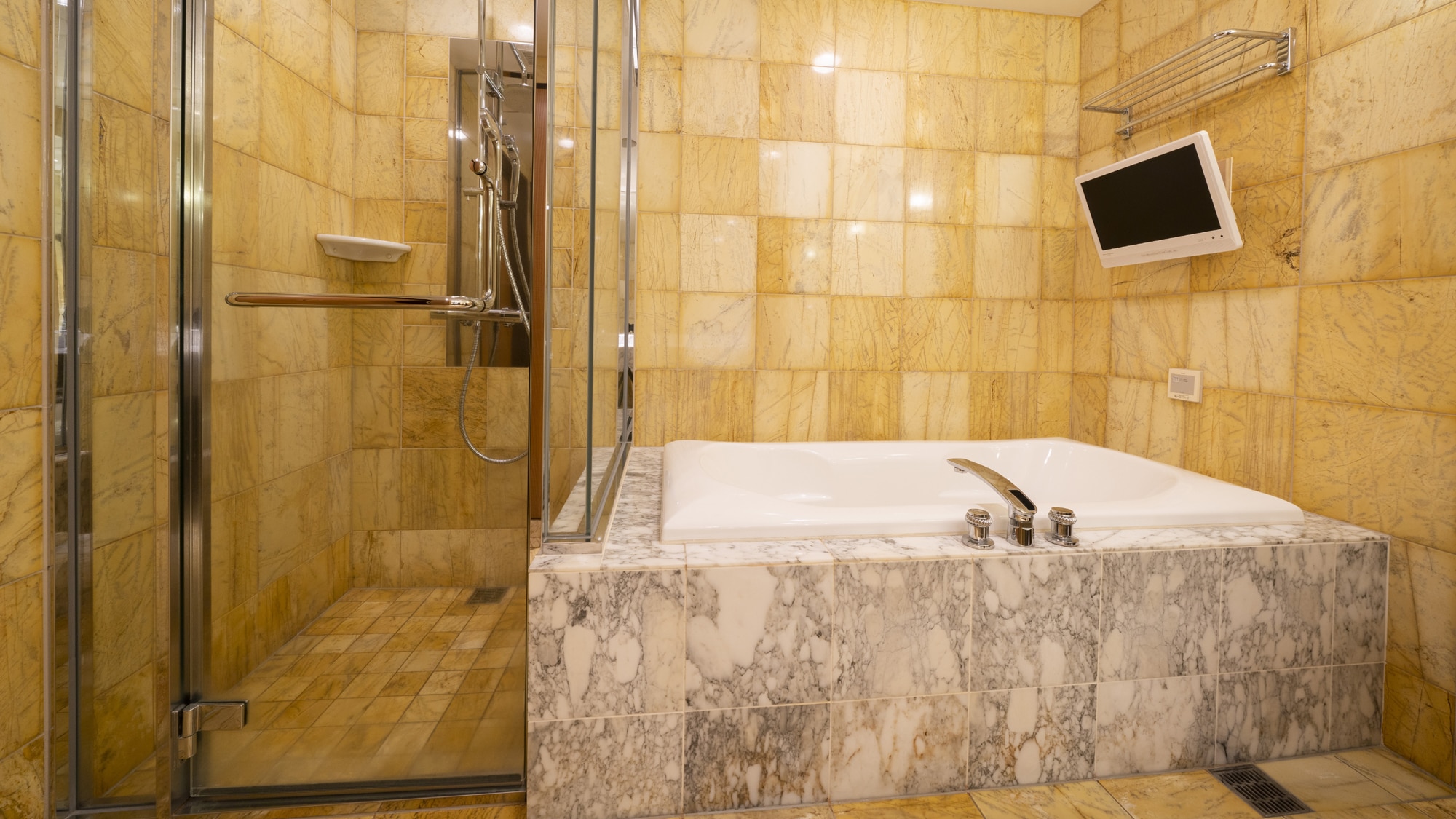 Ambassador Suite Bathroom
