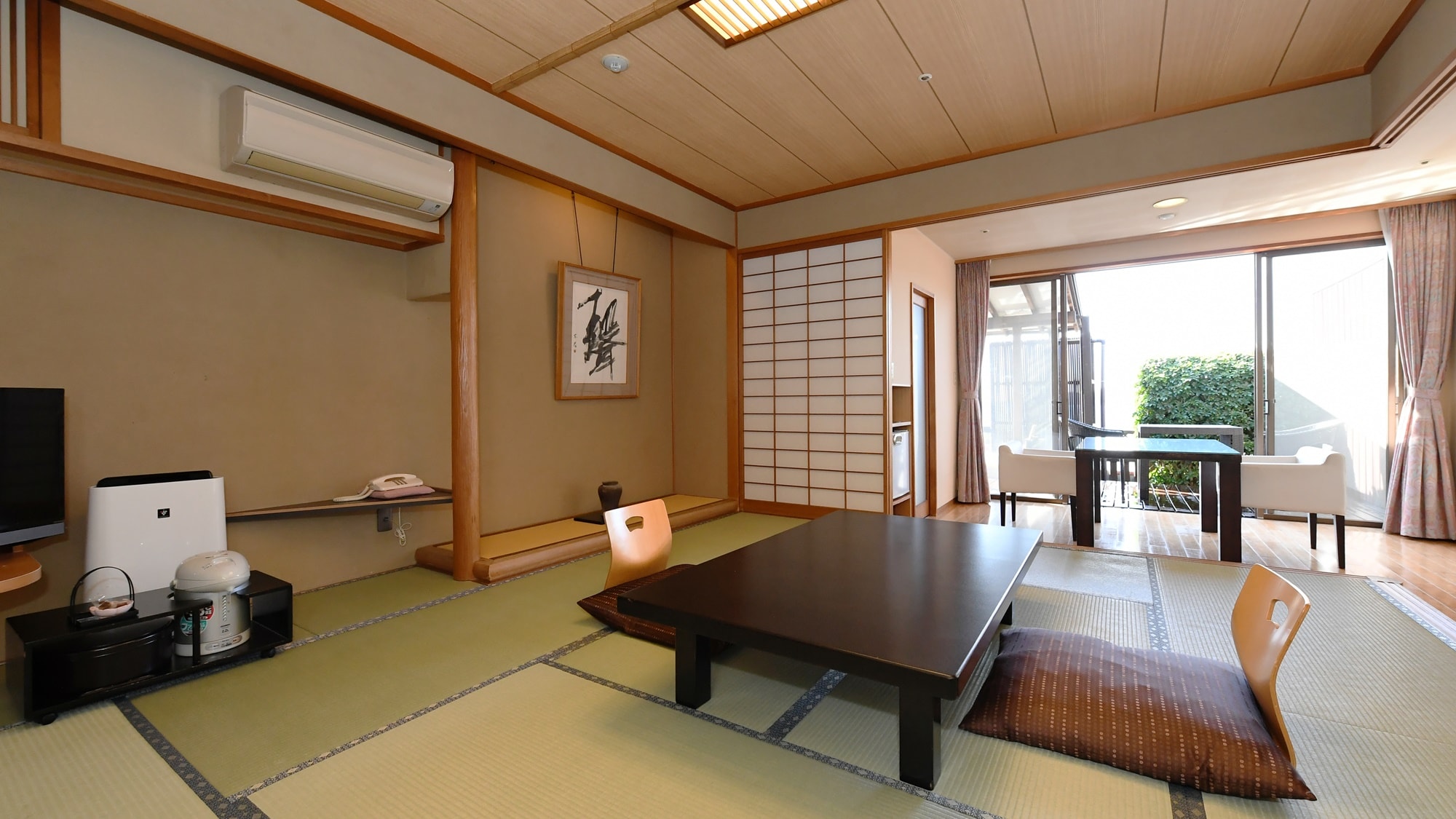 10 tatami wide deck room with open-air bath (Room 206)