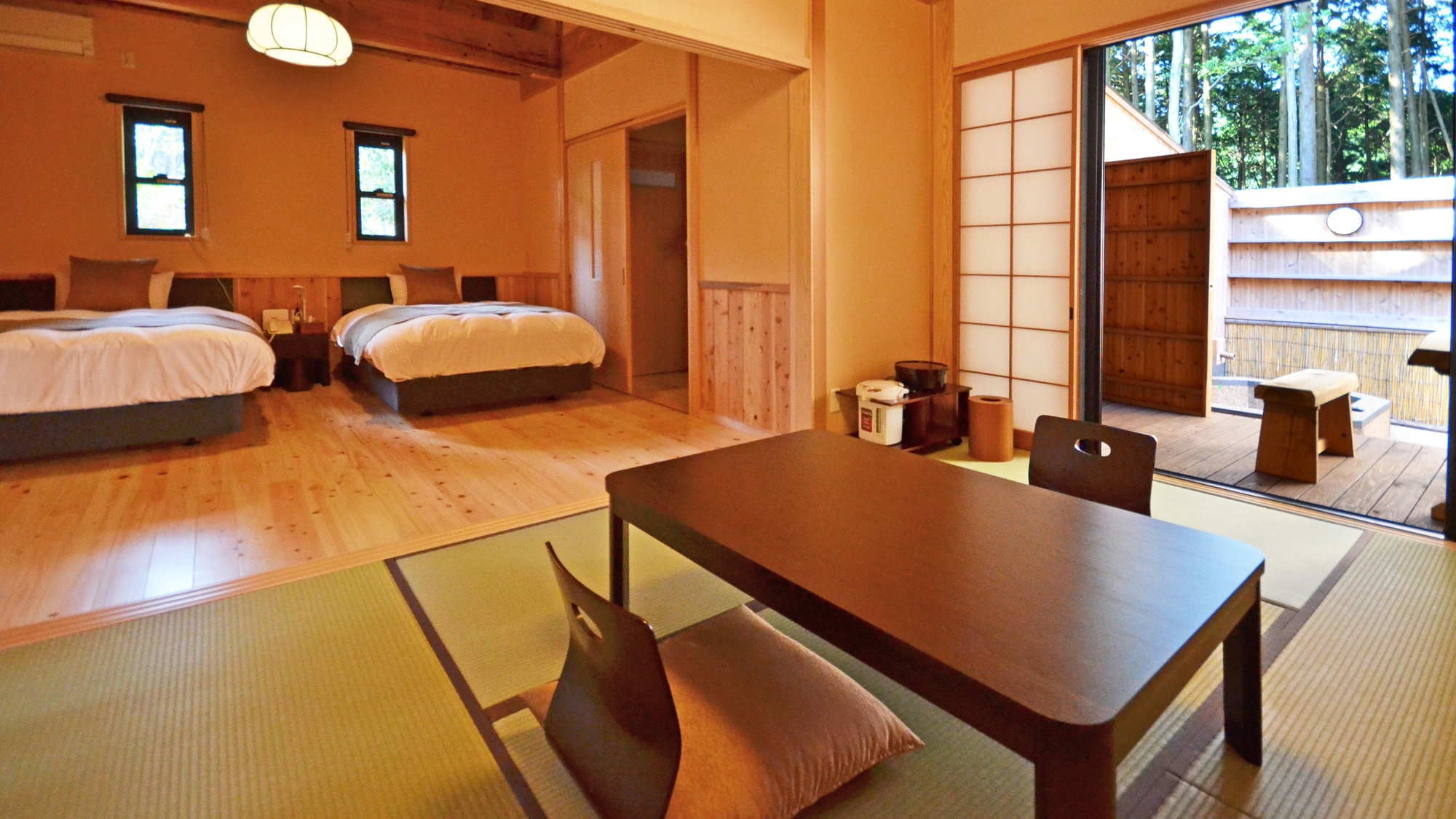 [Separate guest room with open-air bath / Spring-Summer] It consists of a Japanese-style room and a bedroom.