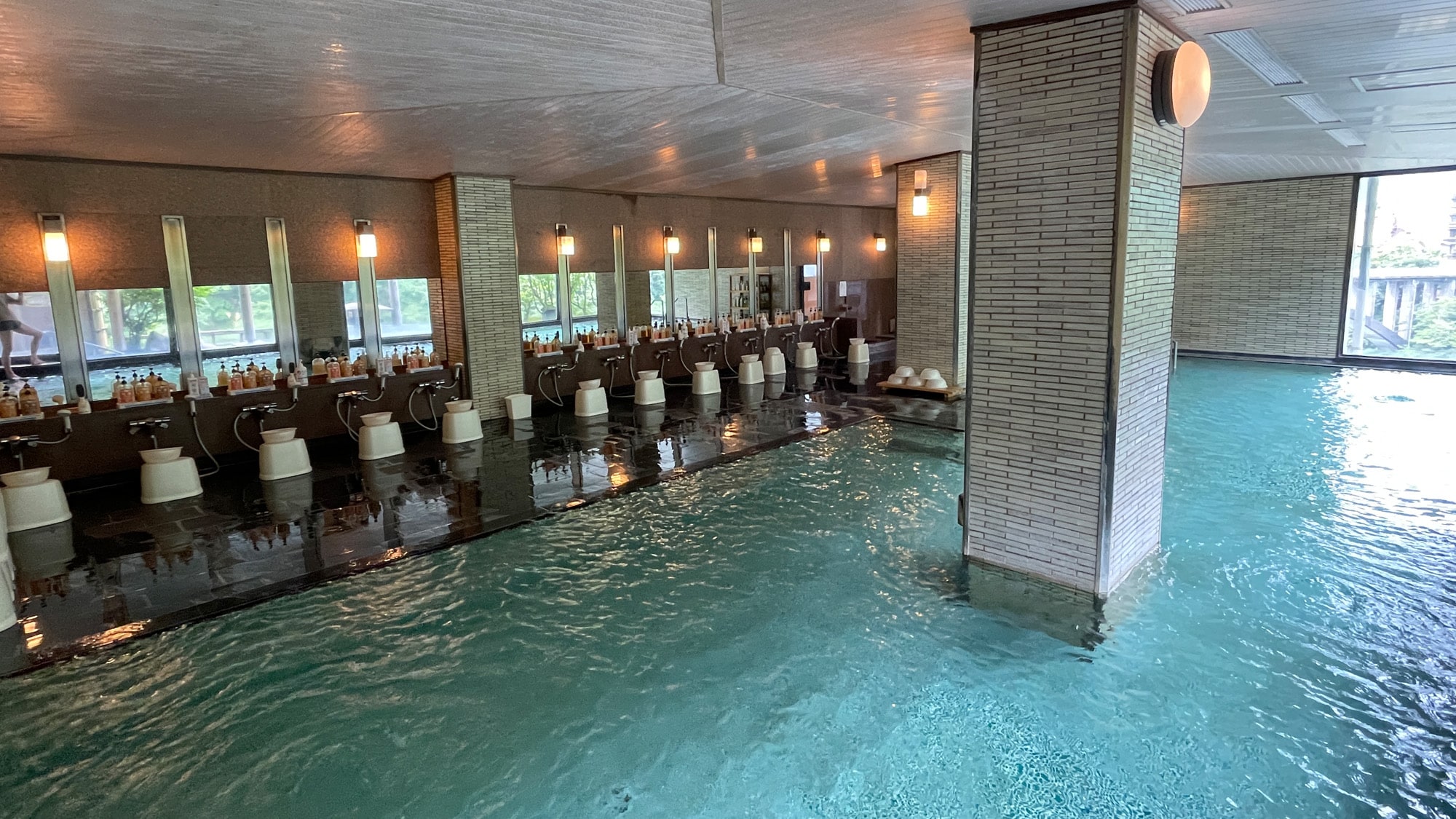 【附有露天浴池的谷之湯大浴場】男女交替使用。我們將在您辦理入住時通知您。