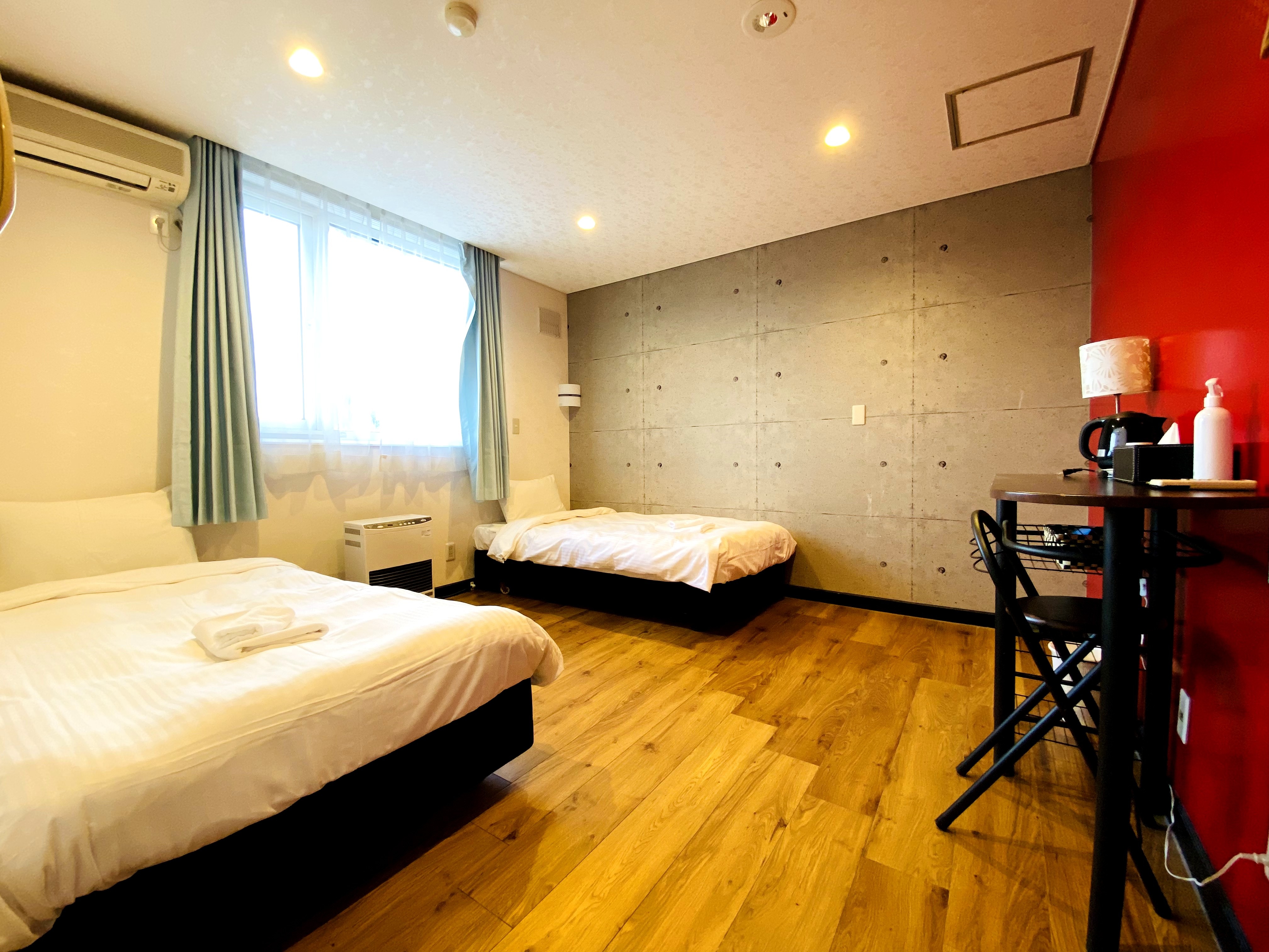 Twin room (shared bathroom and toilet) (no pets allowed)