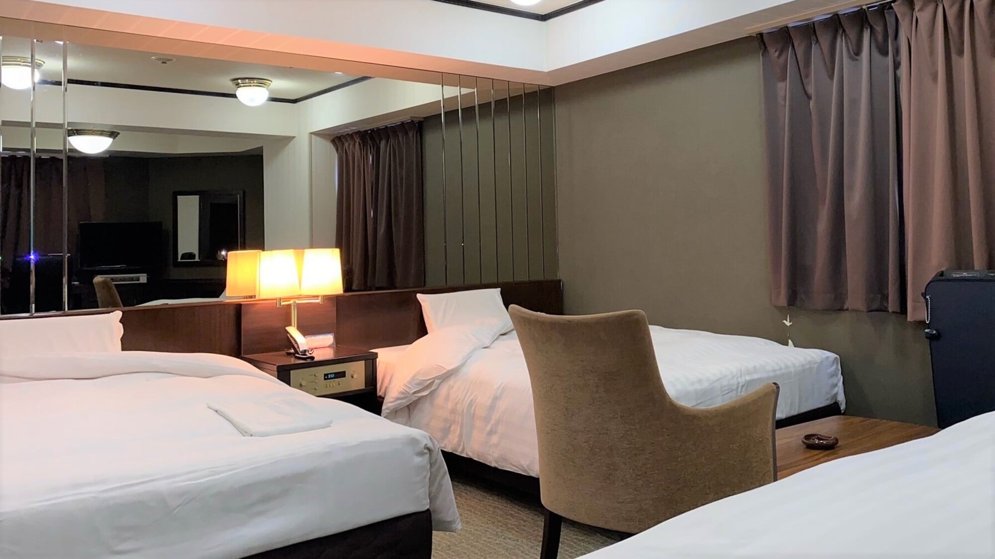 Tempat Tidur Kamar Deluxe Twin di Gedung Utama