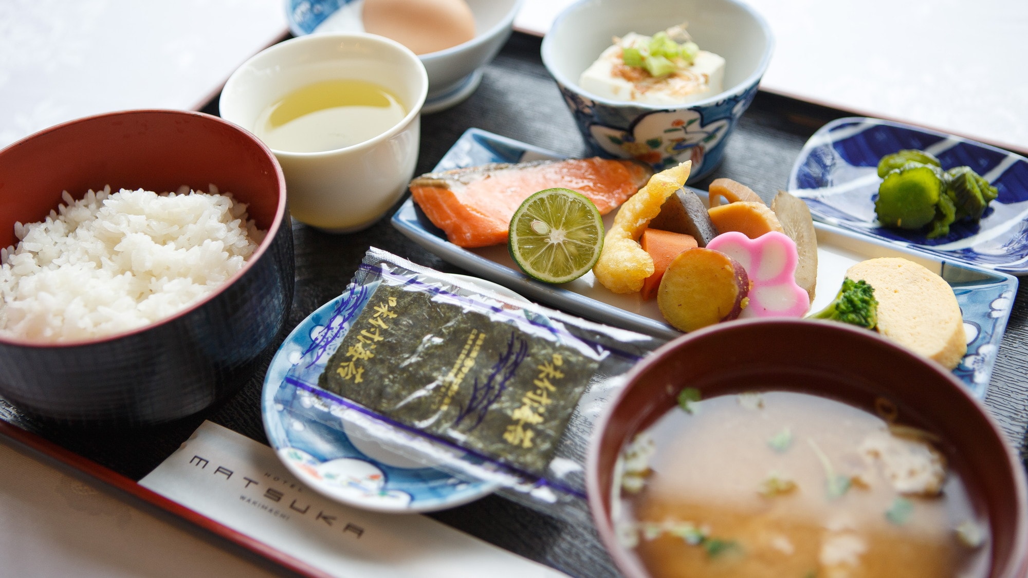 [Breakfast] A hearty Japanese breakfast! Free refills of rice and miso soup!