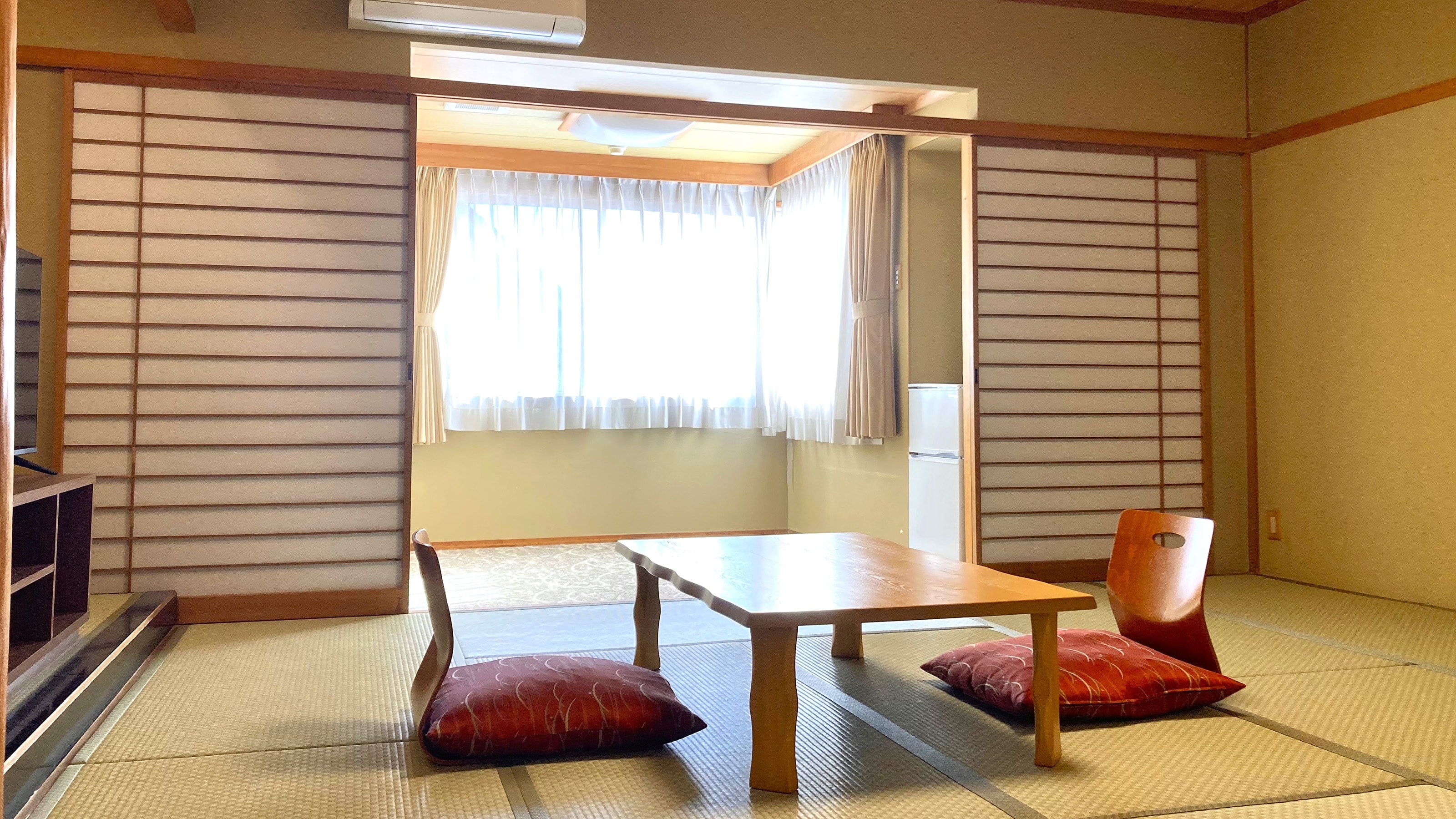 Example of a 12 tatami Japanese-style room (no view)