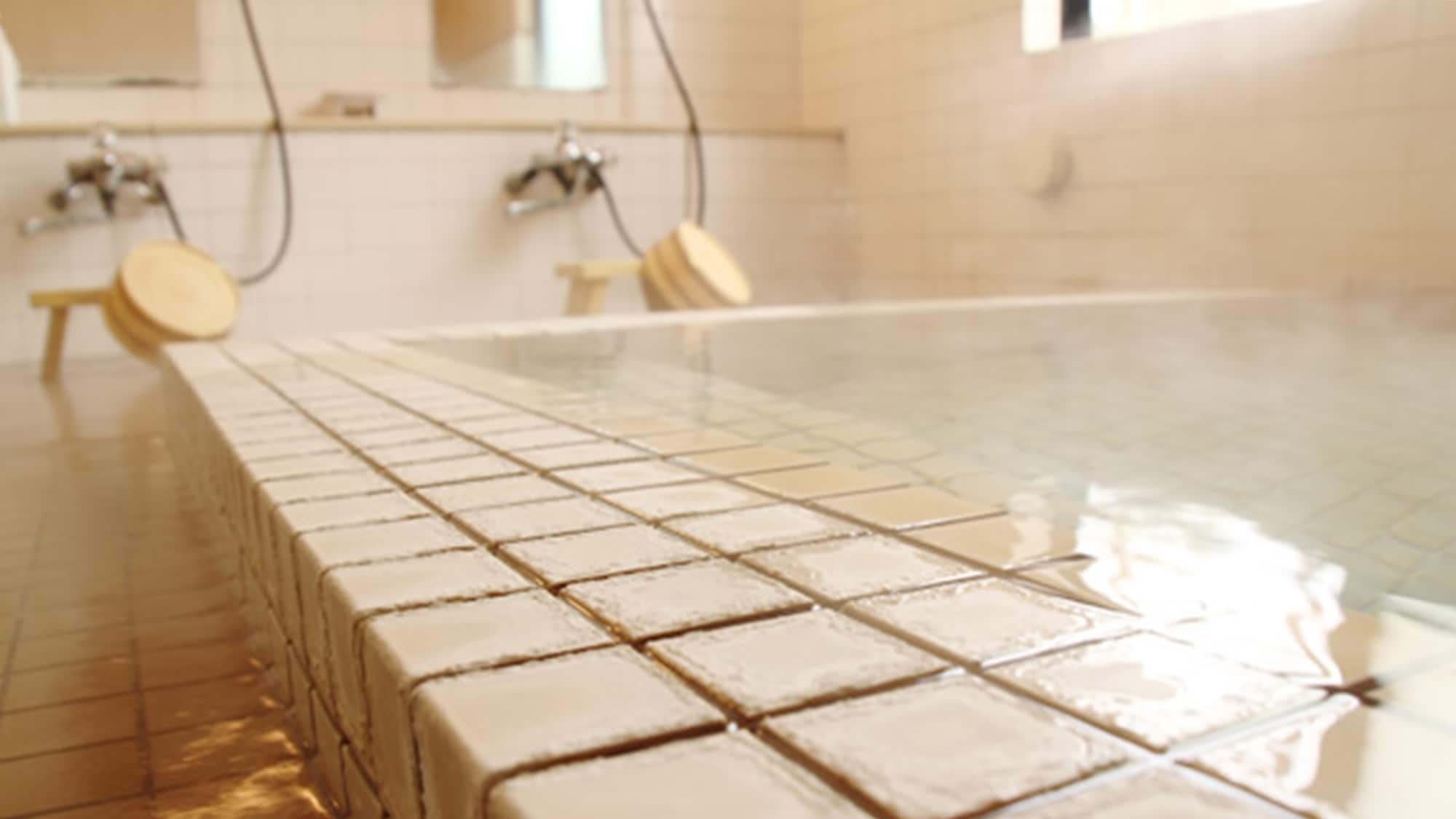 *[Large public bath] Once you enter, you'll understand the excellent quality of the spring water! Oshuku Onsen has been bubbling away for 400 years.