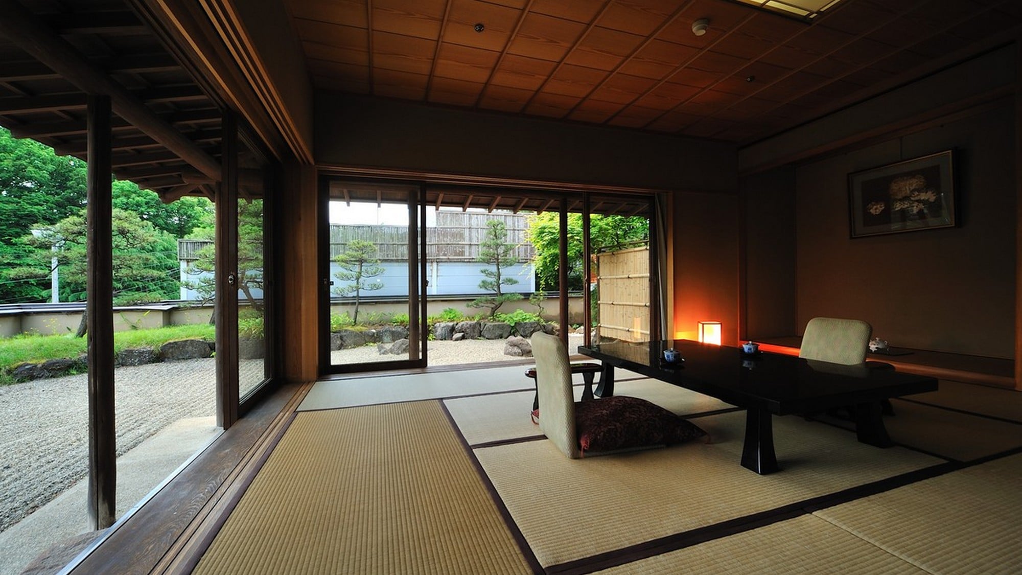 Senkeien Garden's "Hagi no Ma" A Japanese-style room surrounded by an inner garden and a cypress bath where you can enjoy a private hot spring bath