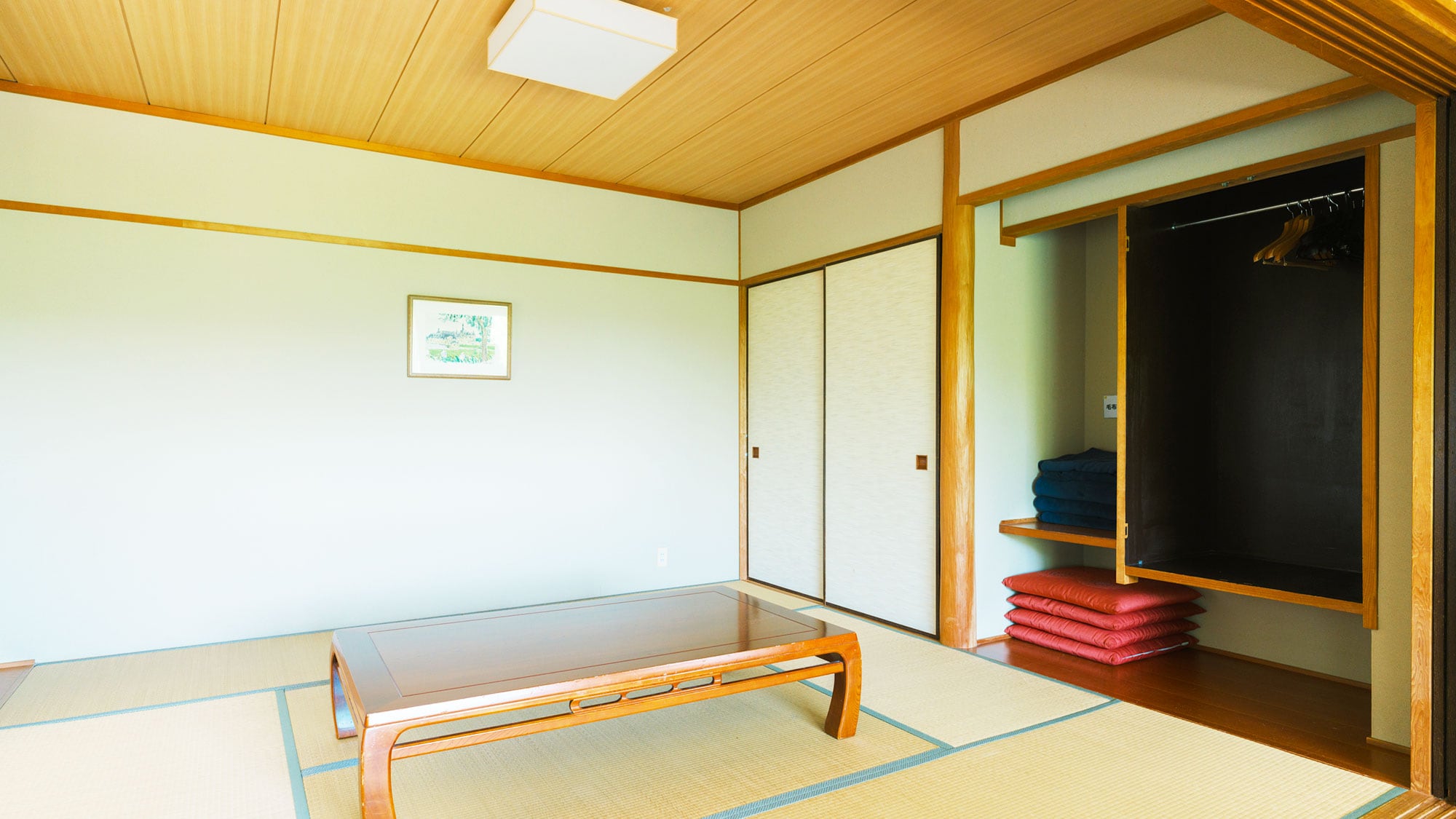 [/ Nhà nghỉ / Phòng theo phong cách Nhật Bản-Tây Âu] Có bốn chiếc nệm futon.