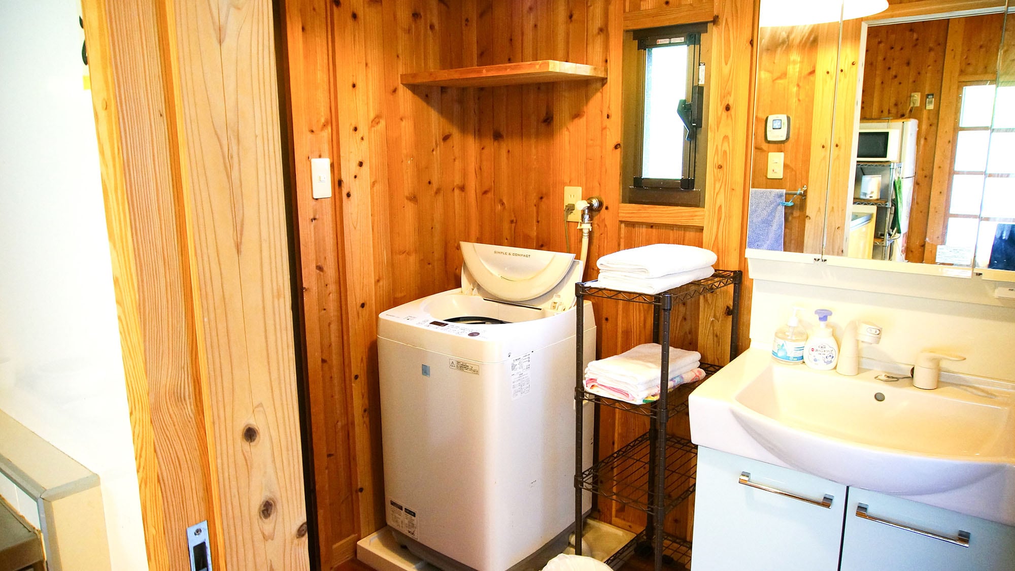 ・"Sangohi" bathroom: There is also a washing machine. Please feel free to use it.