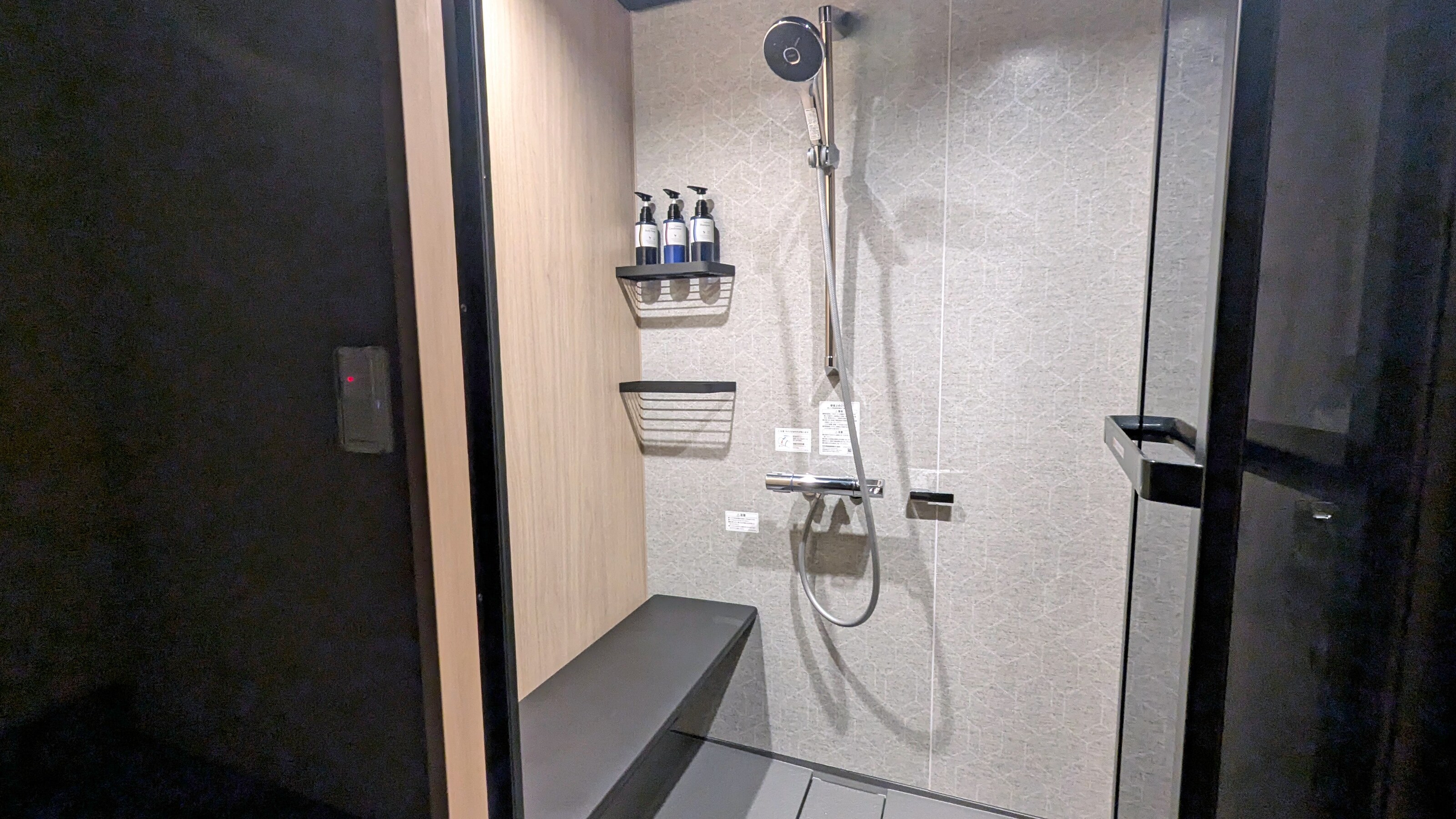 New multi-room guest room "Amagi" Shower booth