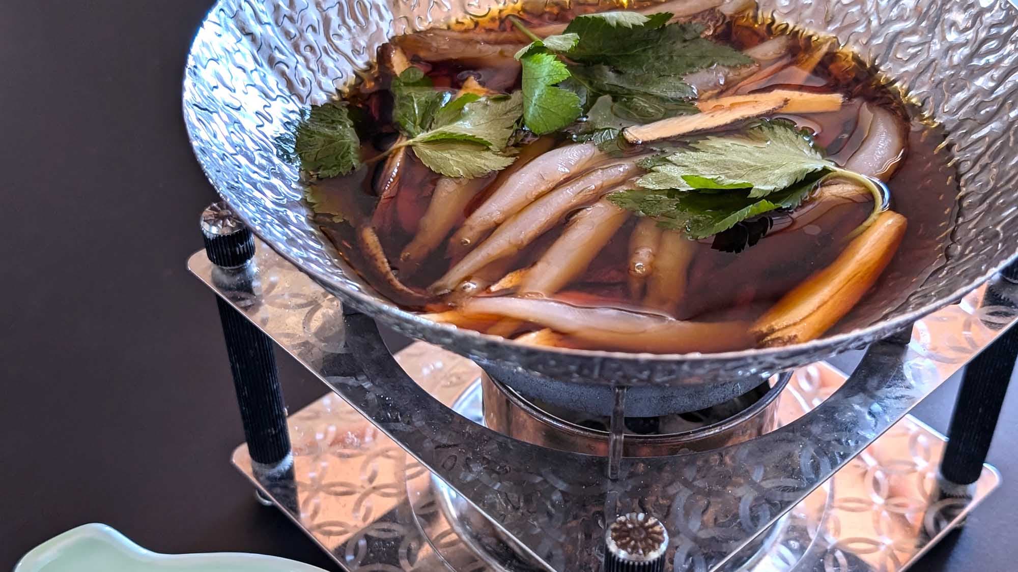 Lẩu cá cơm trắng Yanagawa