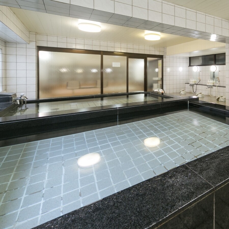 <Bath> Men's large bath/Relax and soothe your fatigue.