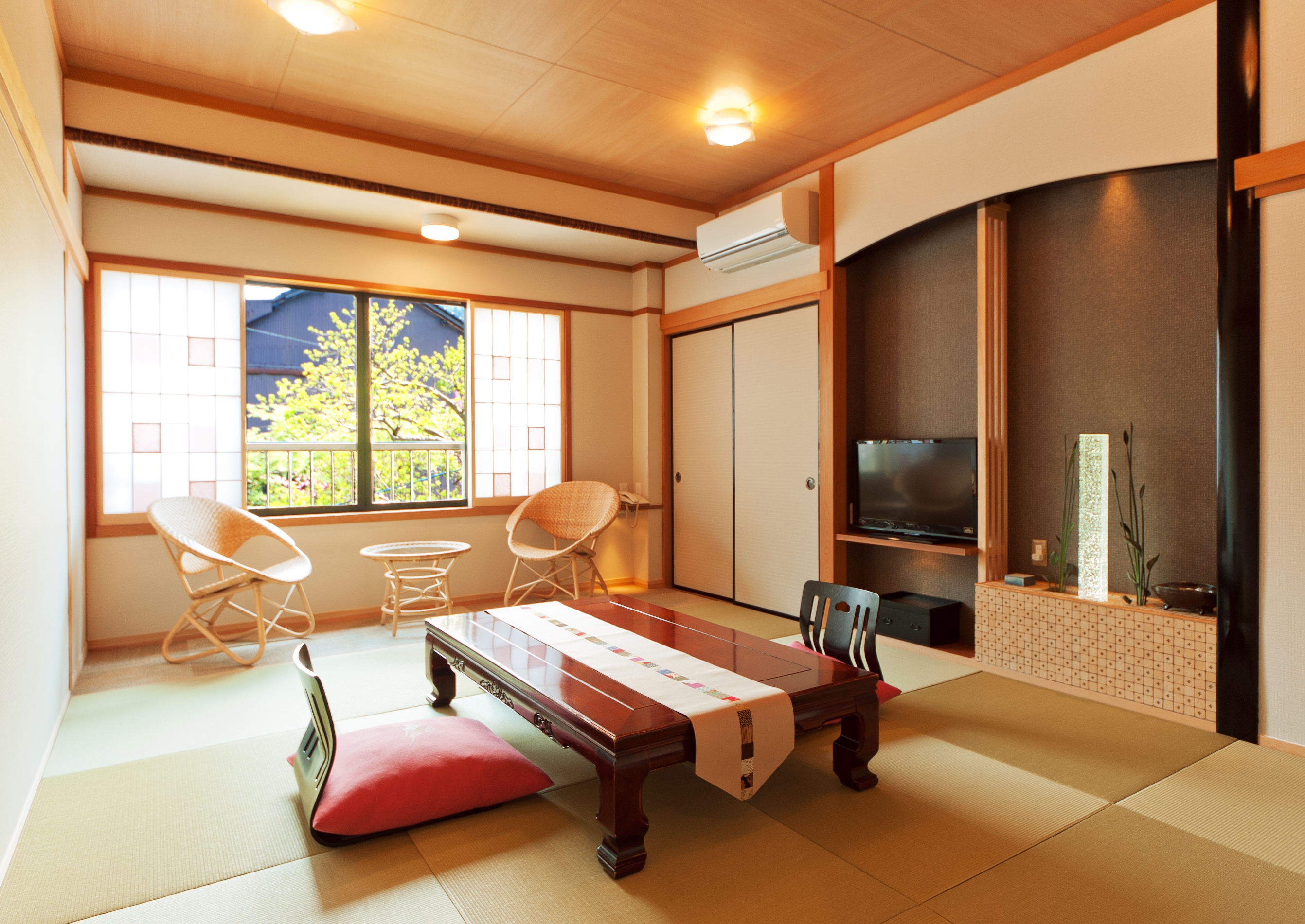 Japanese-style room 8 to 10 tatami mats