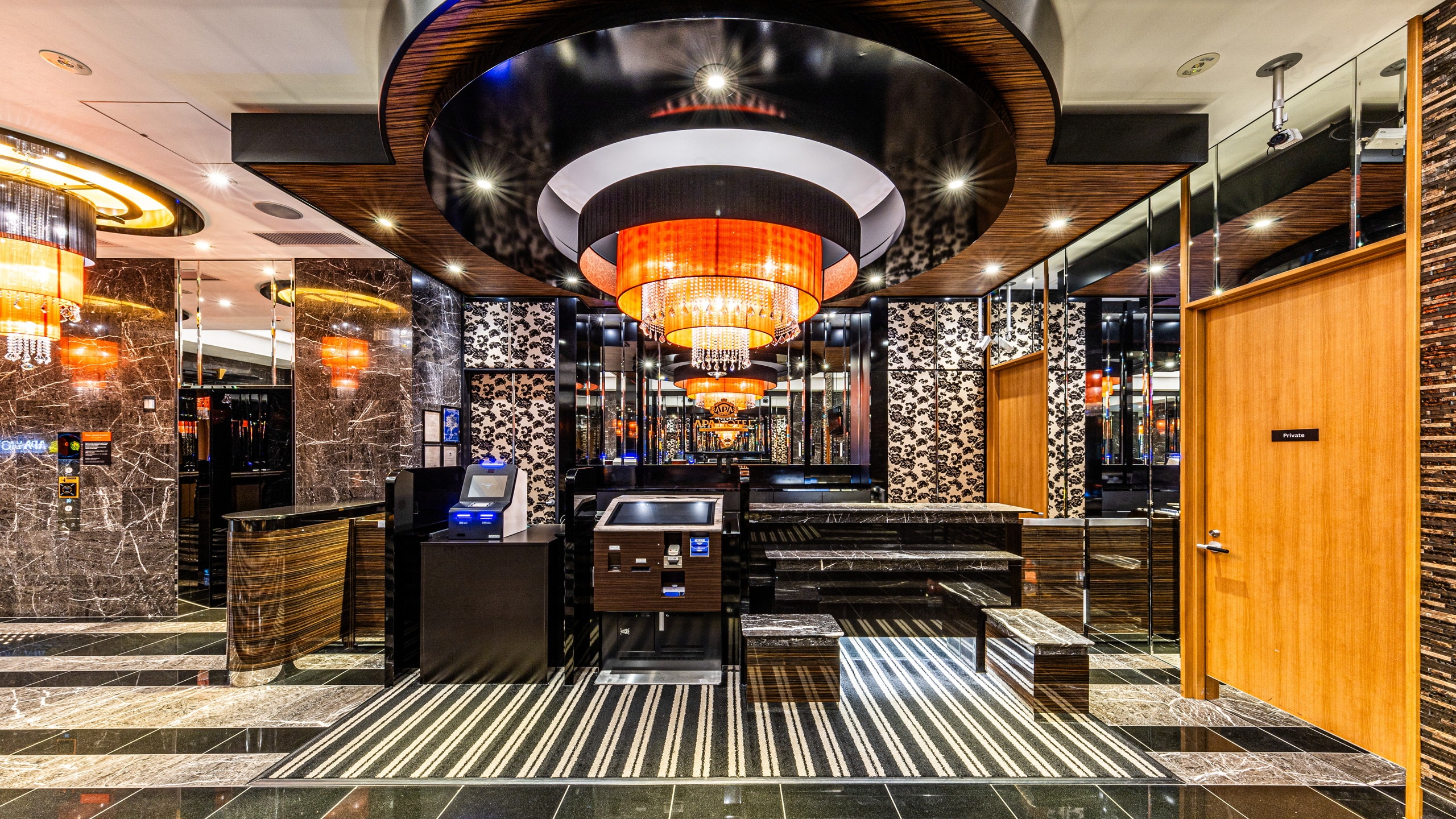 フロントカウンター