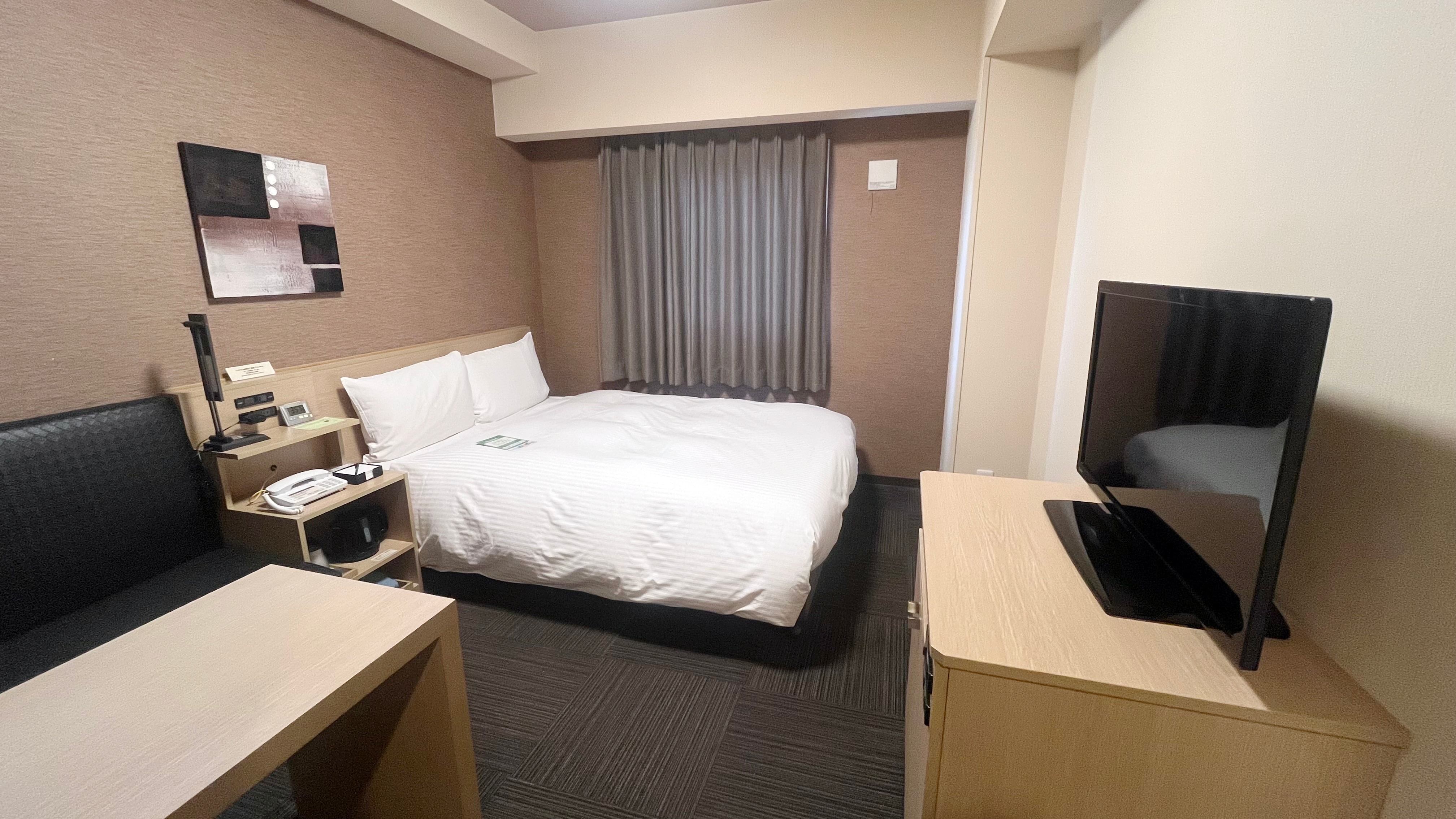 Semi-double room (another angle)