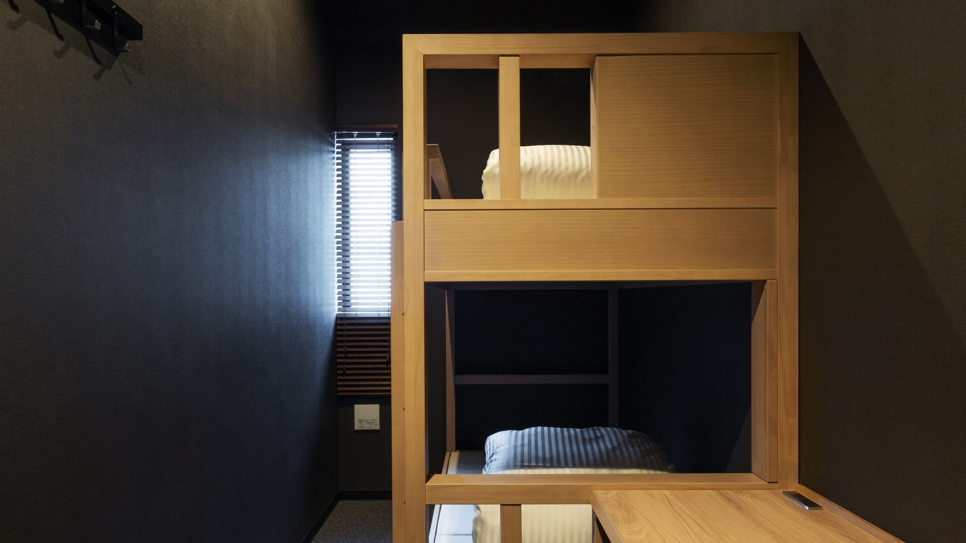 A compact 7㎡ BUNK BED room