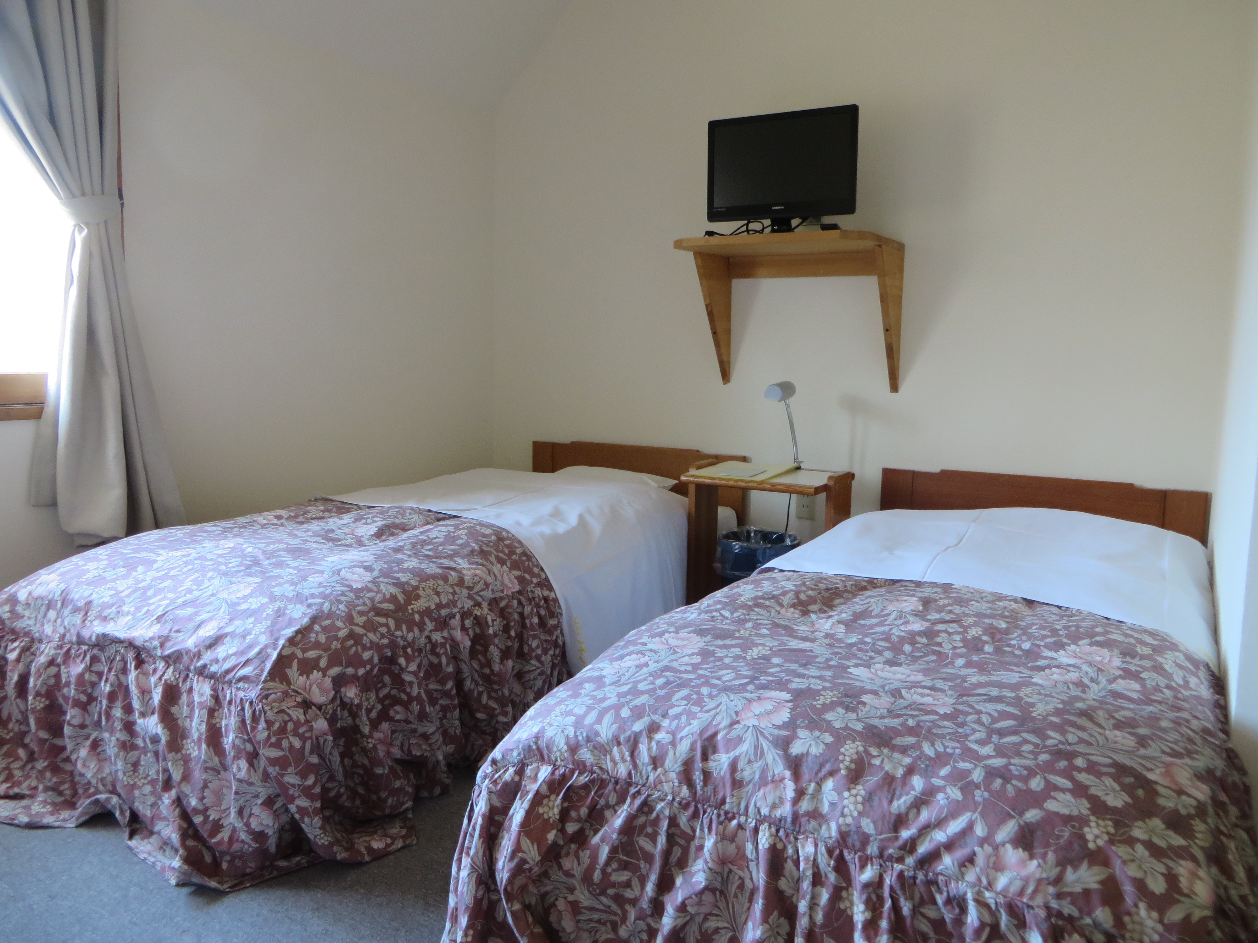 Standard triple (inside the guest room)