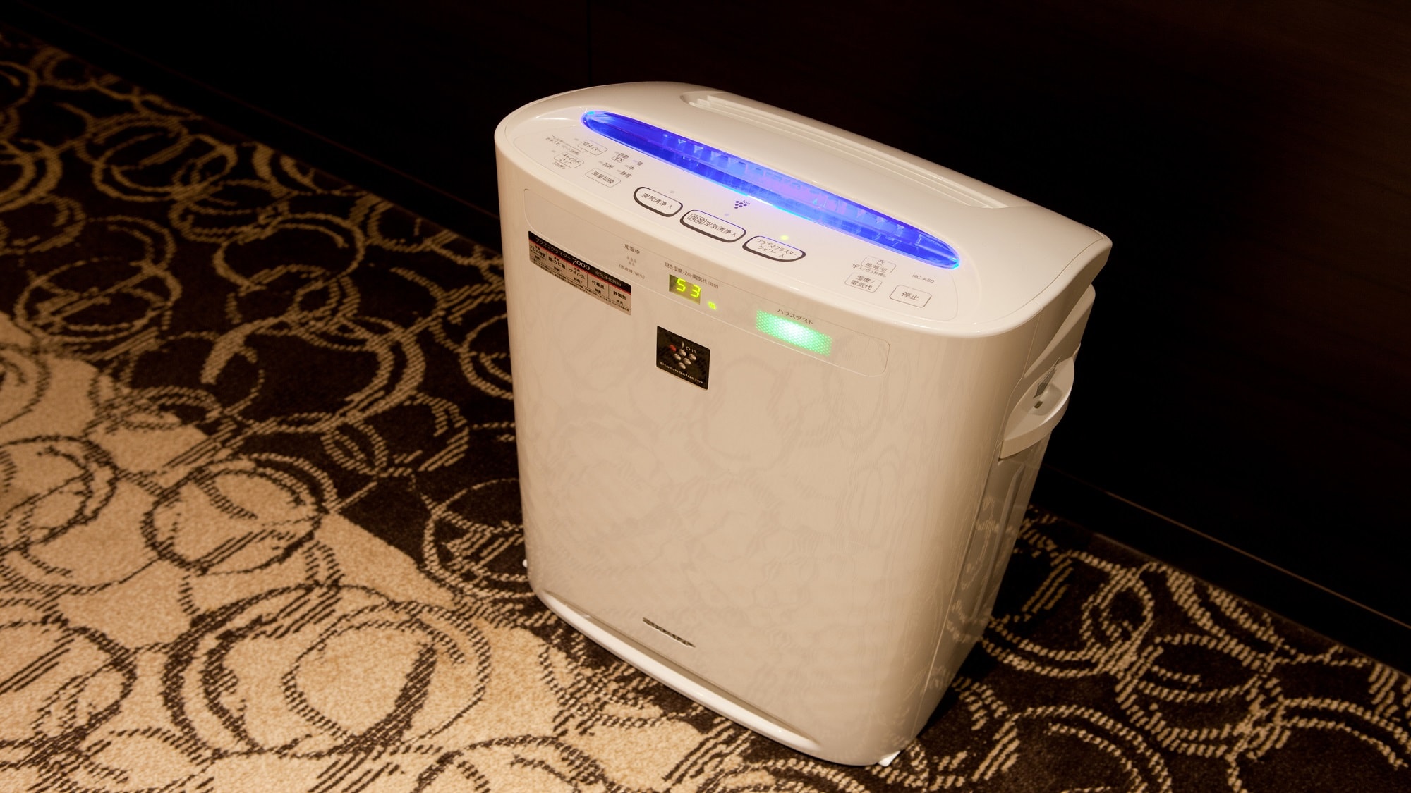 Air purifier with humidification function