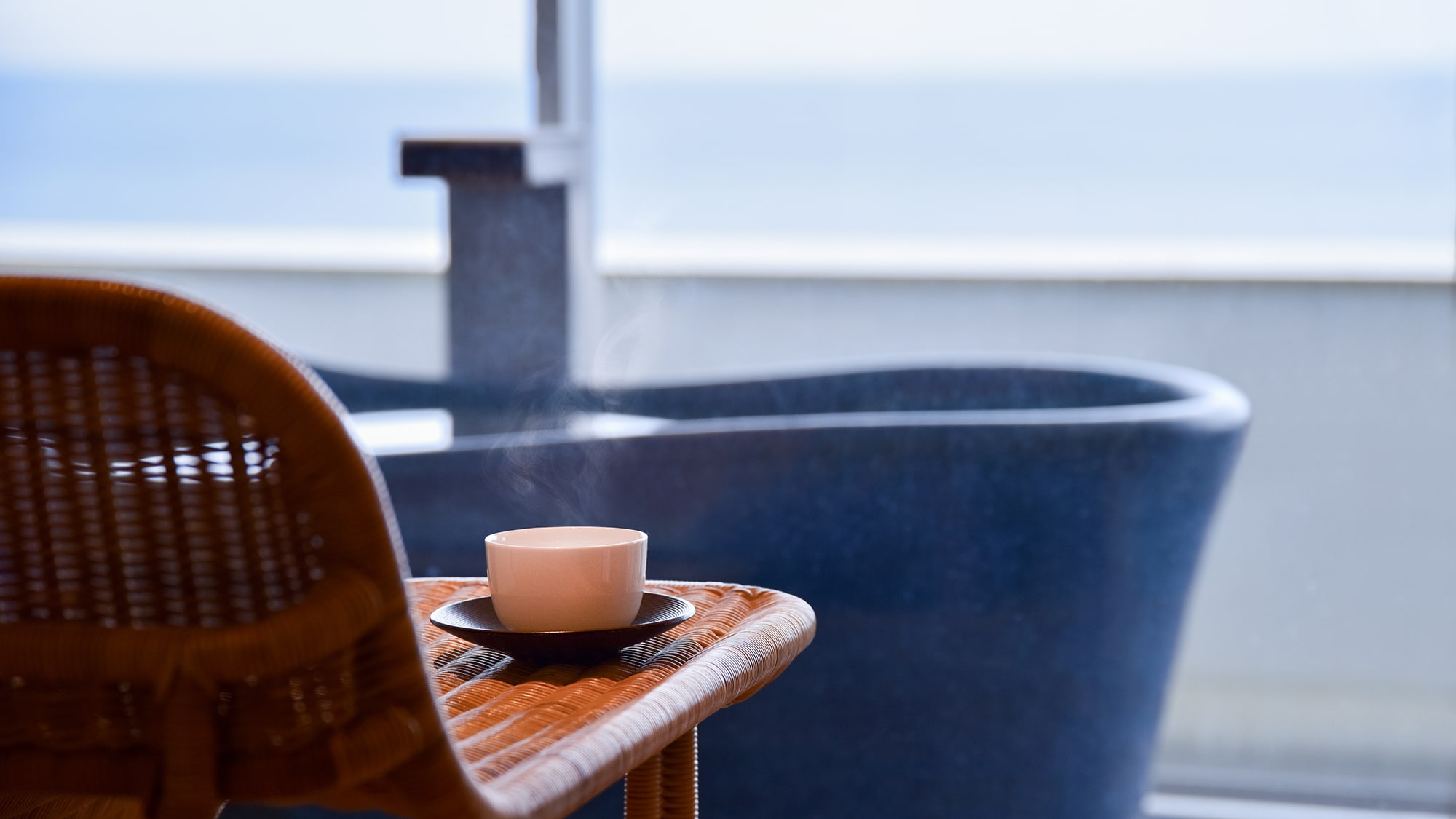 * [Room with open-air bath (Hama Crystal) / Japanese-style room] Enjoy the hot springs of the open-air bath in a completely private space.