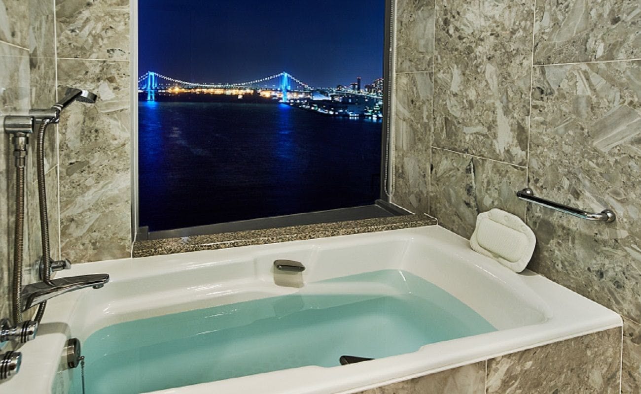 Executive Premium Bay View Double (14th and 15th floors) 2