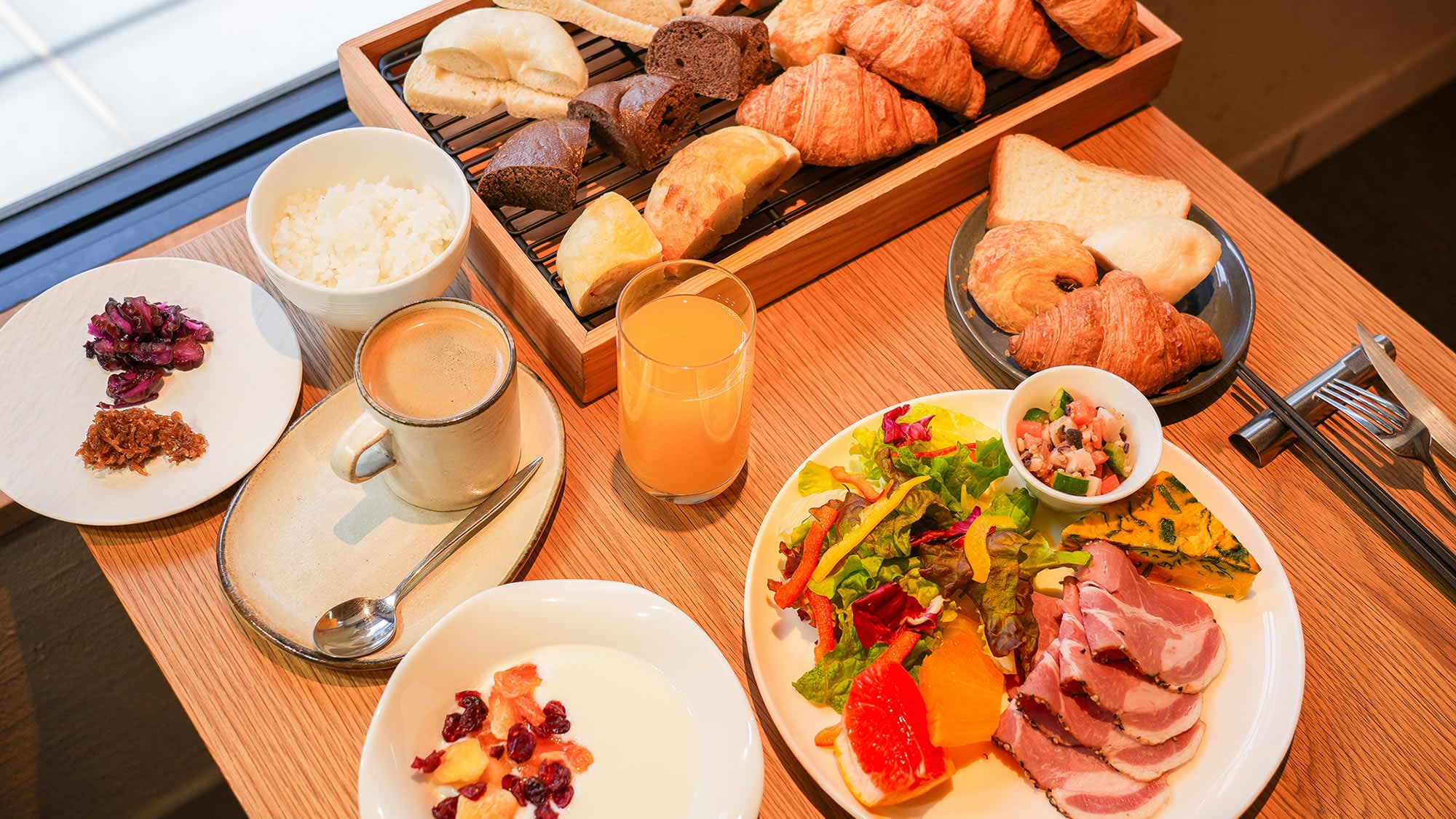 A Kyoto-style bread buffet and daily specials for breakfast