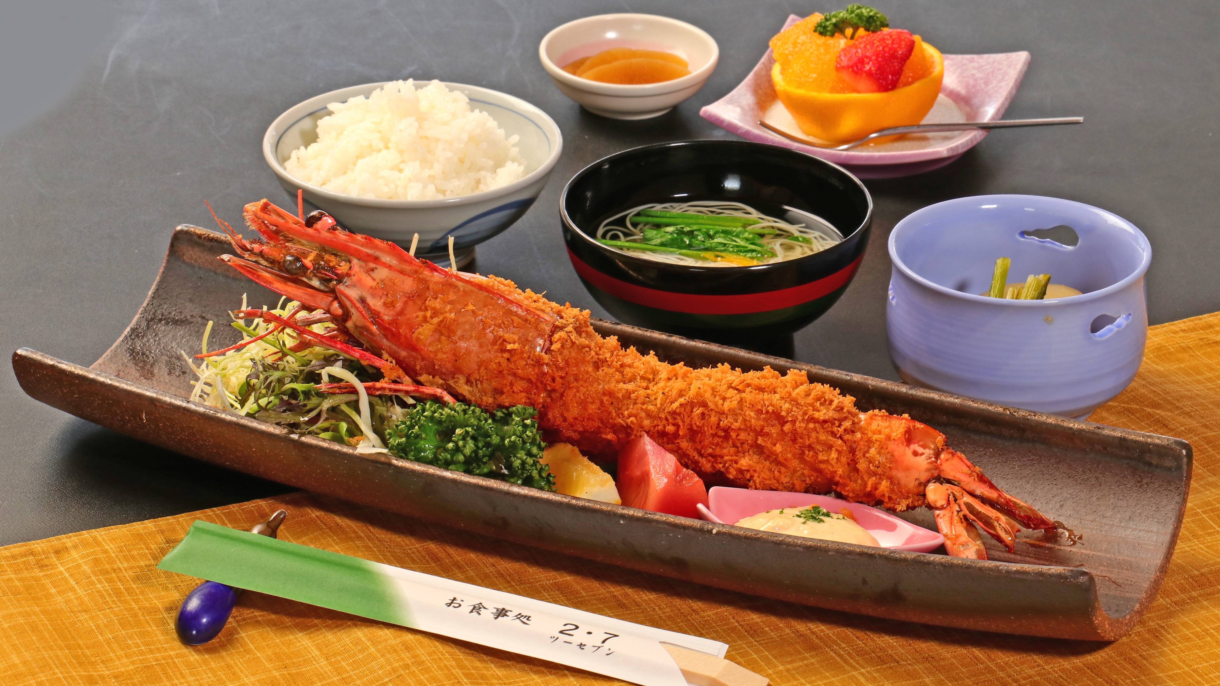 [Hidangan udang goreng ekstra besar] Kebanggaan hotel kami: udang ekstra besar! Dagingnya padat dan bumbunya kental.