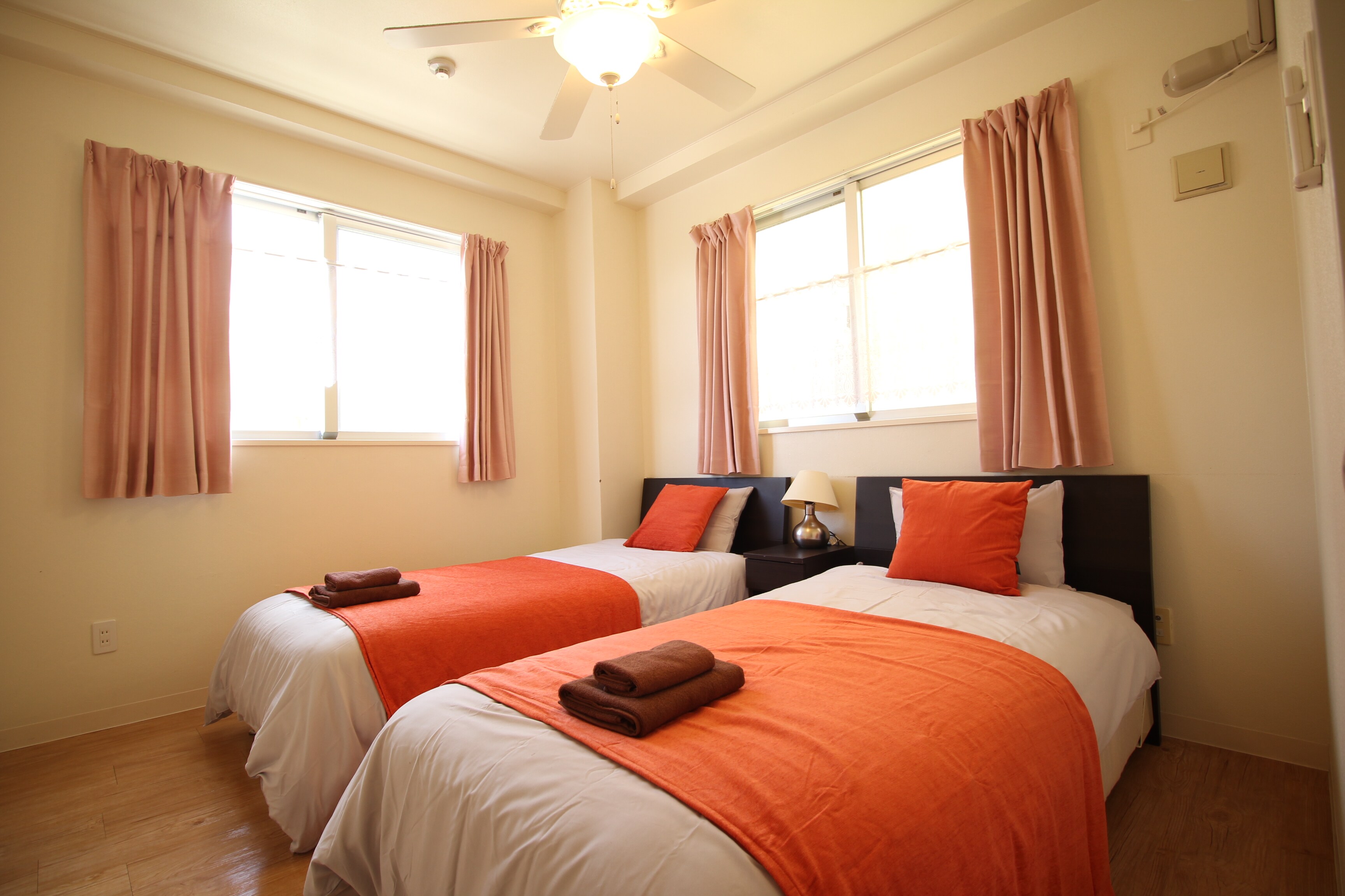 Bedroom (orange)