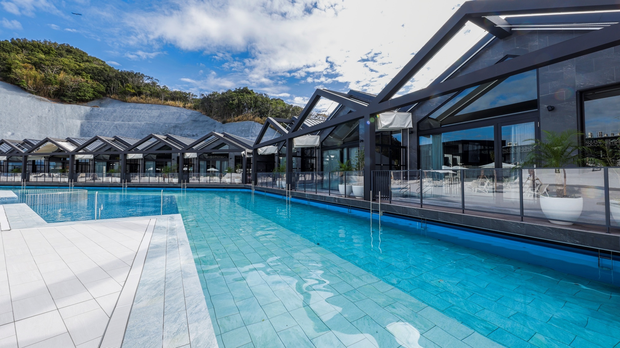 【풀】난키 시라하마 최초의 온천 온수 수영장입니다.