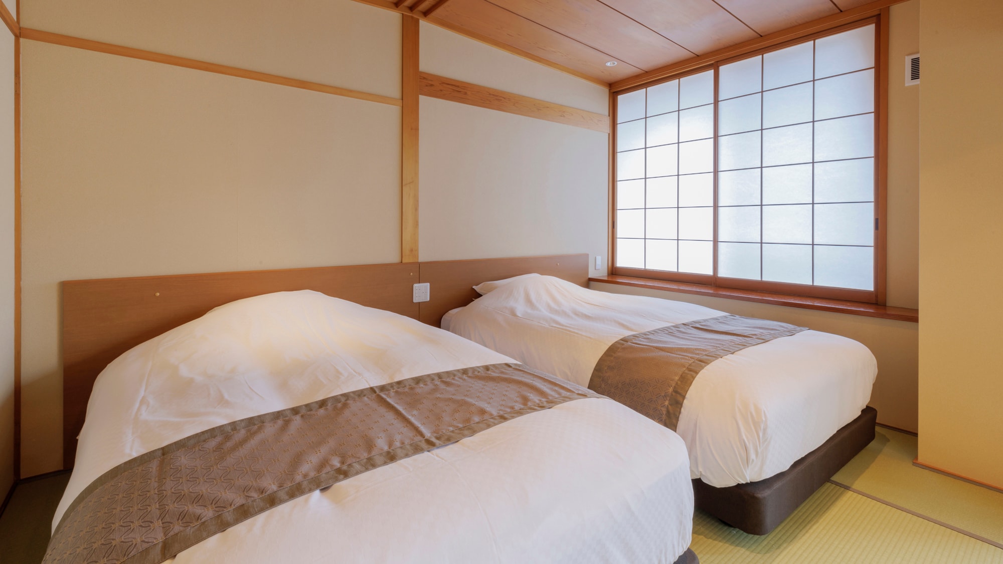 設有屋頂露天浴池的客房