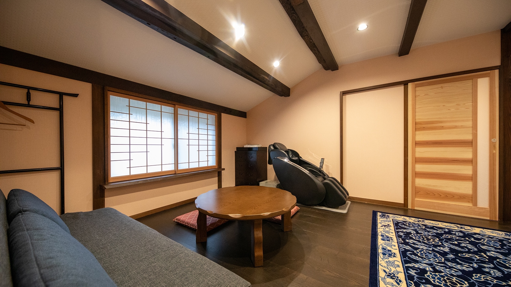 [Sumire] Main building 1st floor_12 tatami Western-style room. Forget about your busy daily life and take a deep breath.