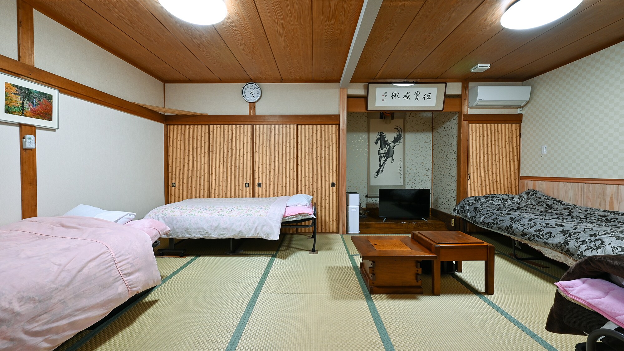 *【Japanese-style room with 12 tatami mats (Fukujuso/Shakuyaku)】A slightly larger room on the first floor.