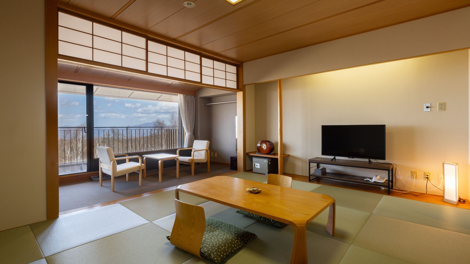 Kamar bergaya Jepang (dua kamar, 10 tikar tatami dan 4,5 tikar tatami), dengan beranda dan toilet [bebas rokok]