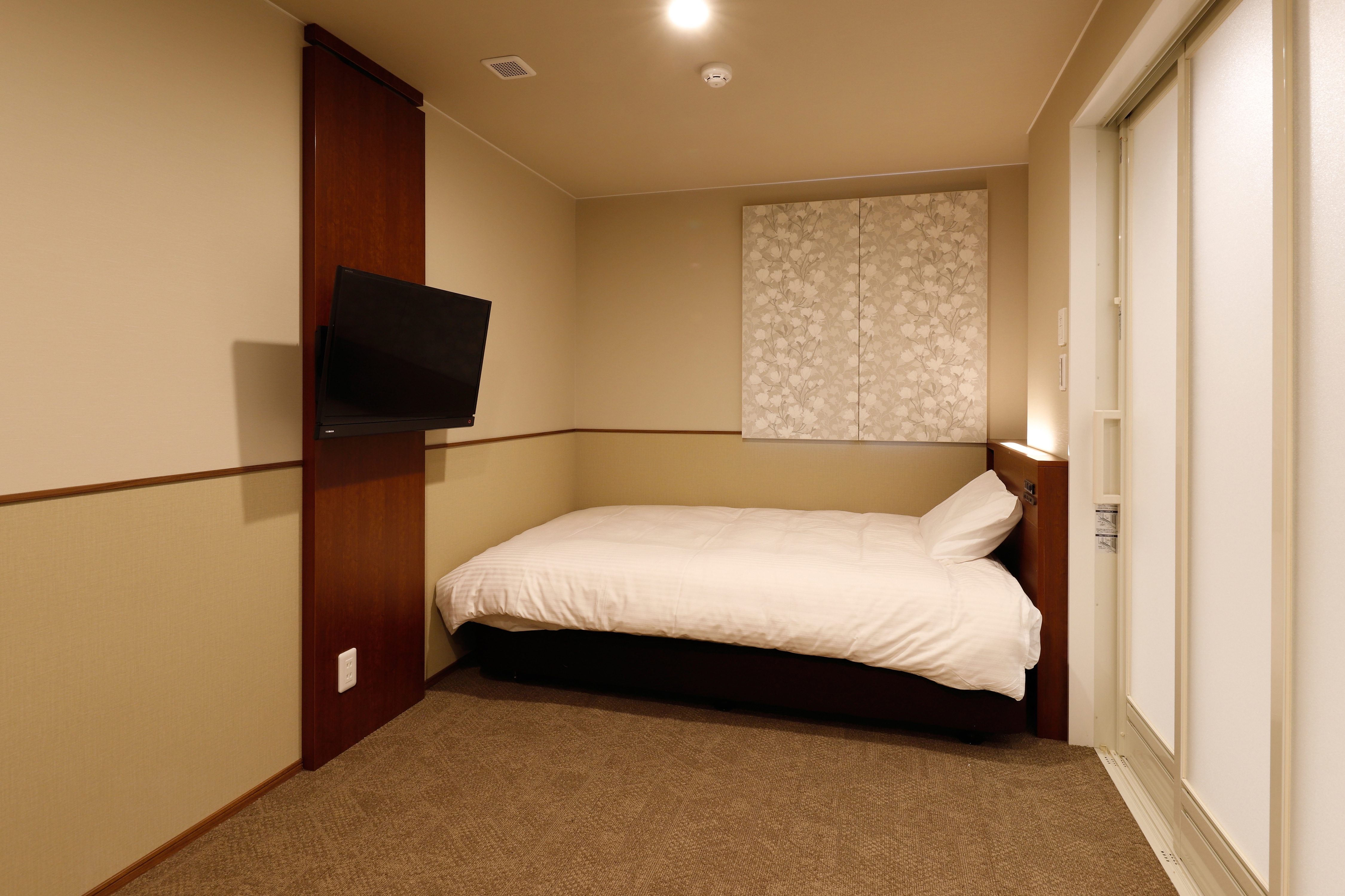 Barrier-free bed (semi-double size)