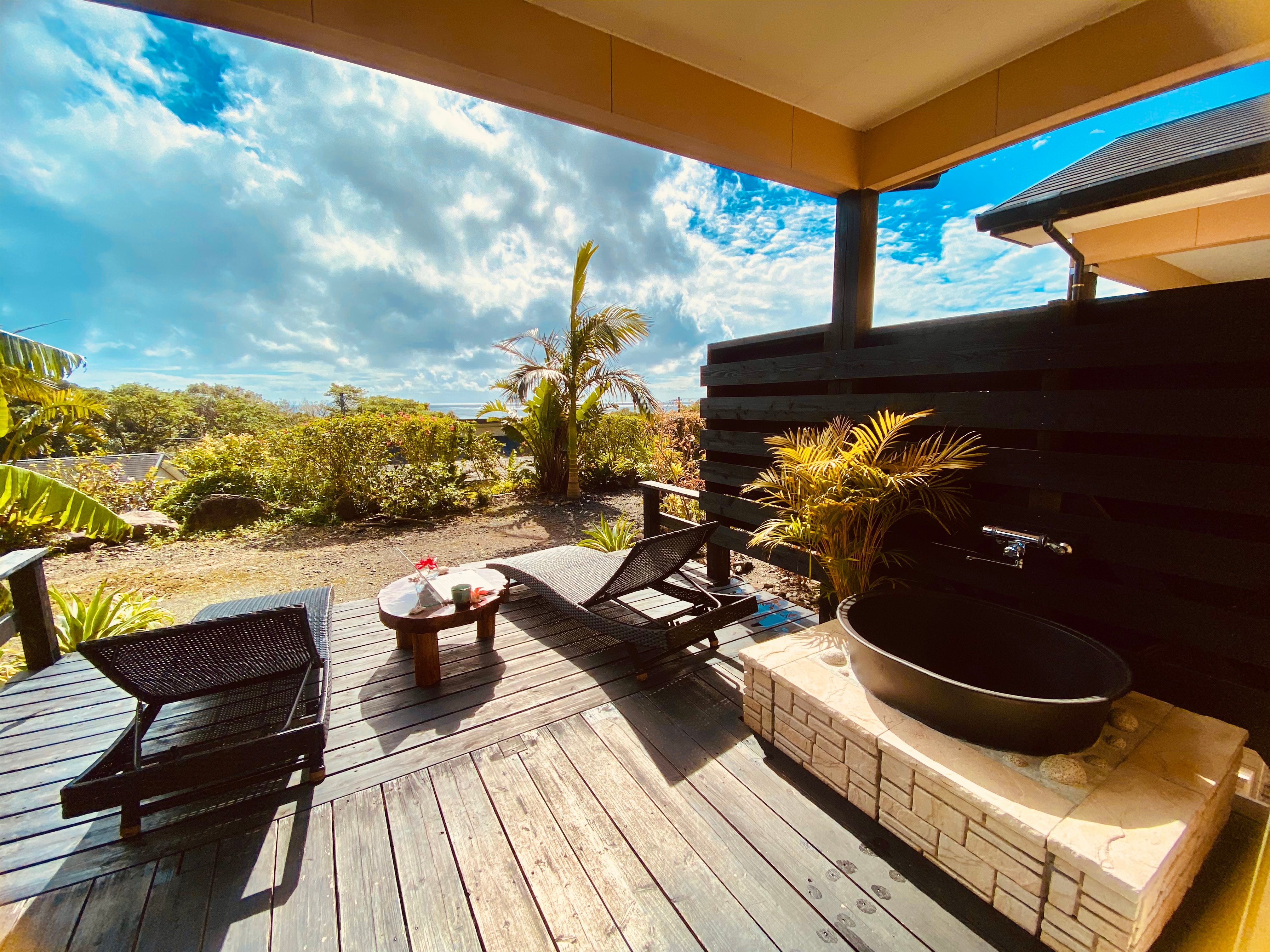 Open-air bath in the cottage