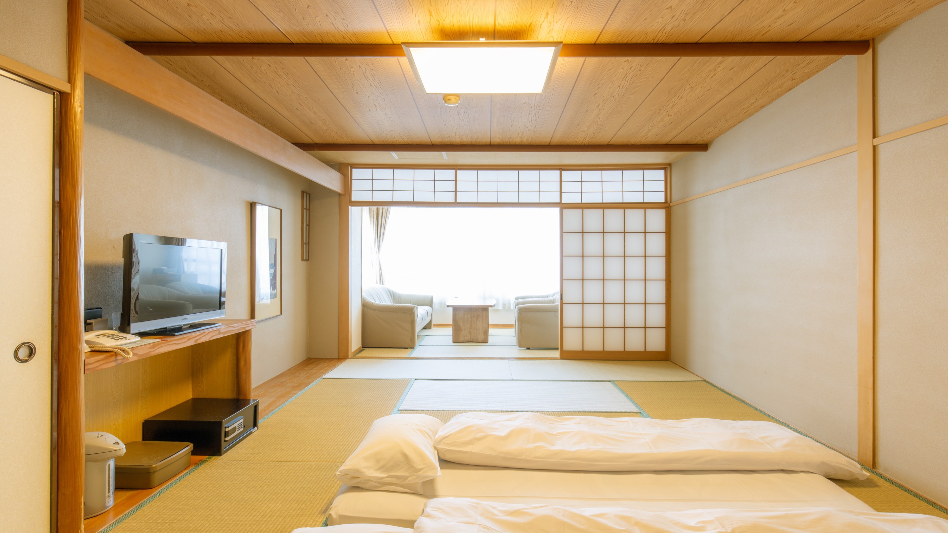 12 tấm chiếu tatami bên lề đường