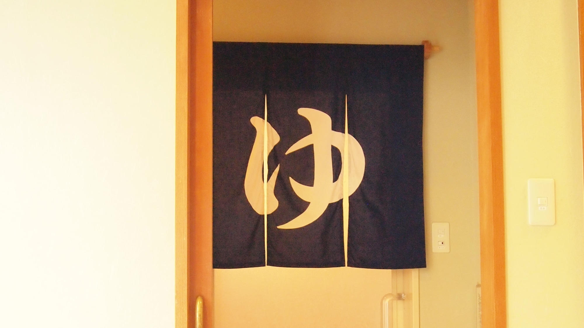 *[Example of a 12 tatami Japanese-style room in the new building with indoor hot spring bath]