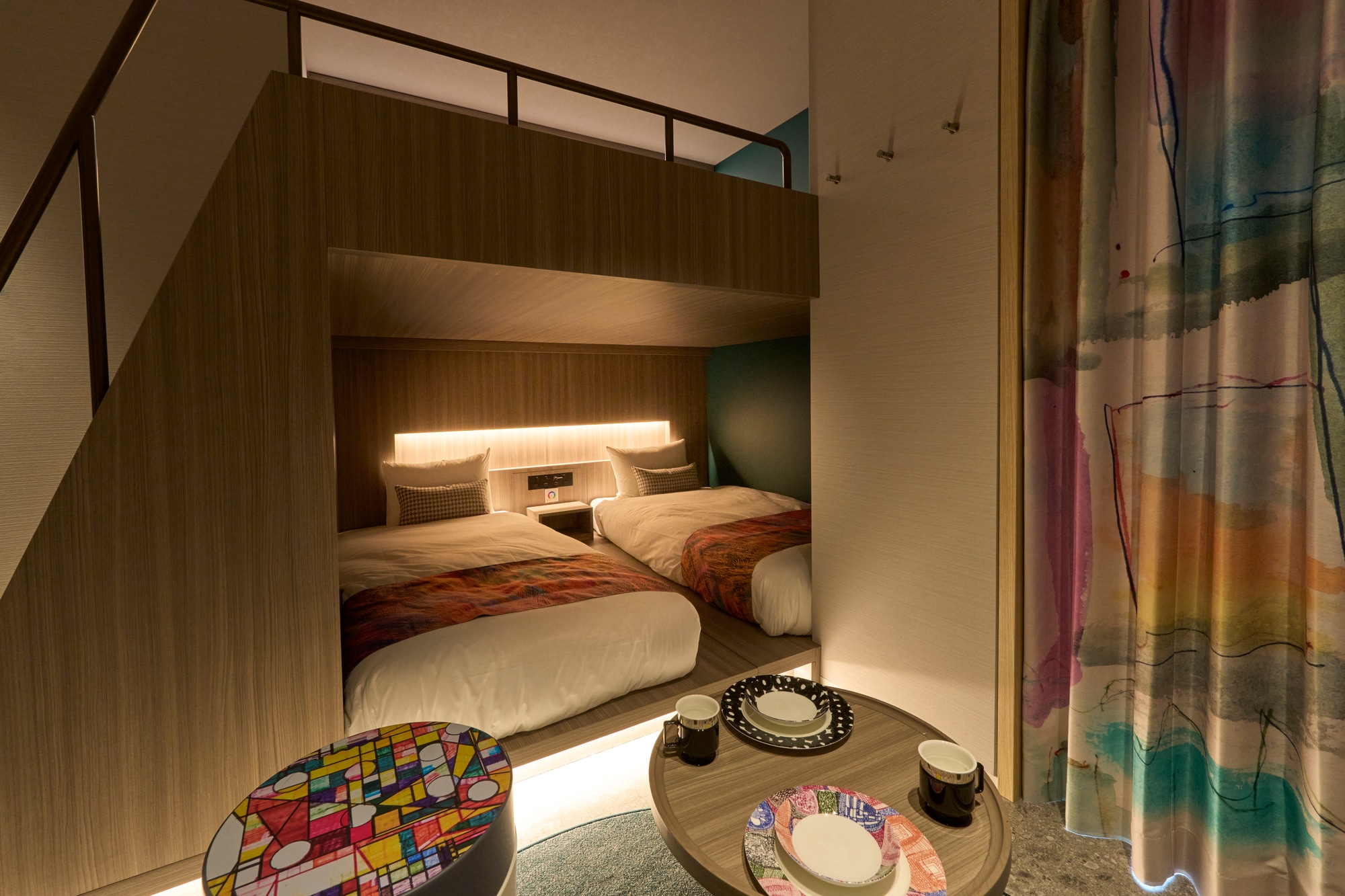 Three Bed Bank with Heralbony