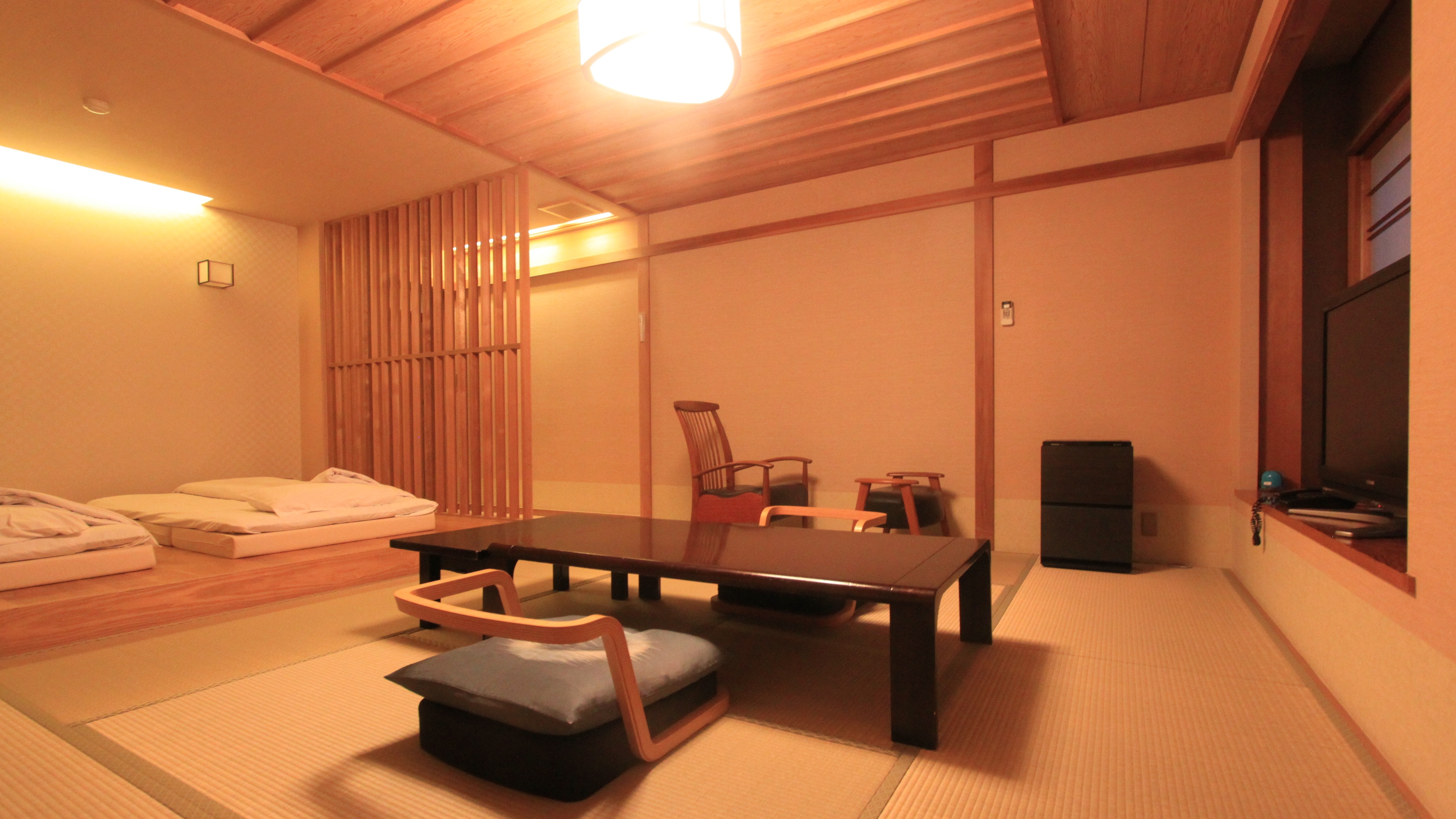 Guest room with open-air bath in the new building "Kintoki"