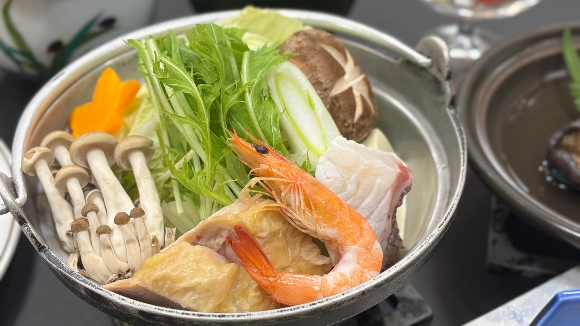 Miyabi Kaiseki | The delicious flavors of seafood and vegetables served in a small warm pot.