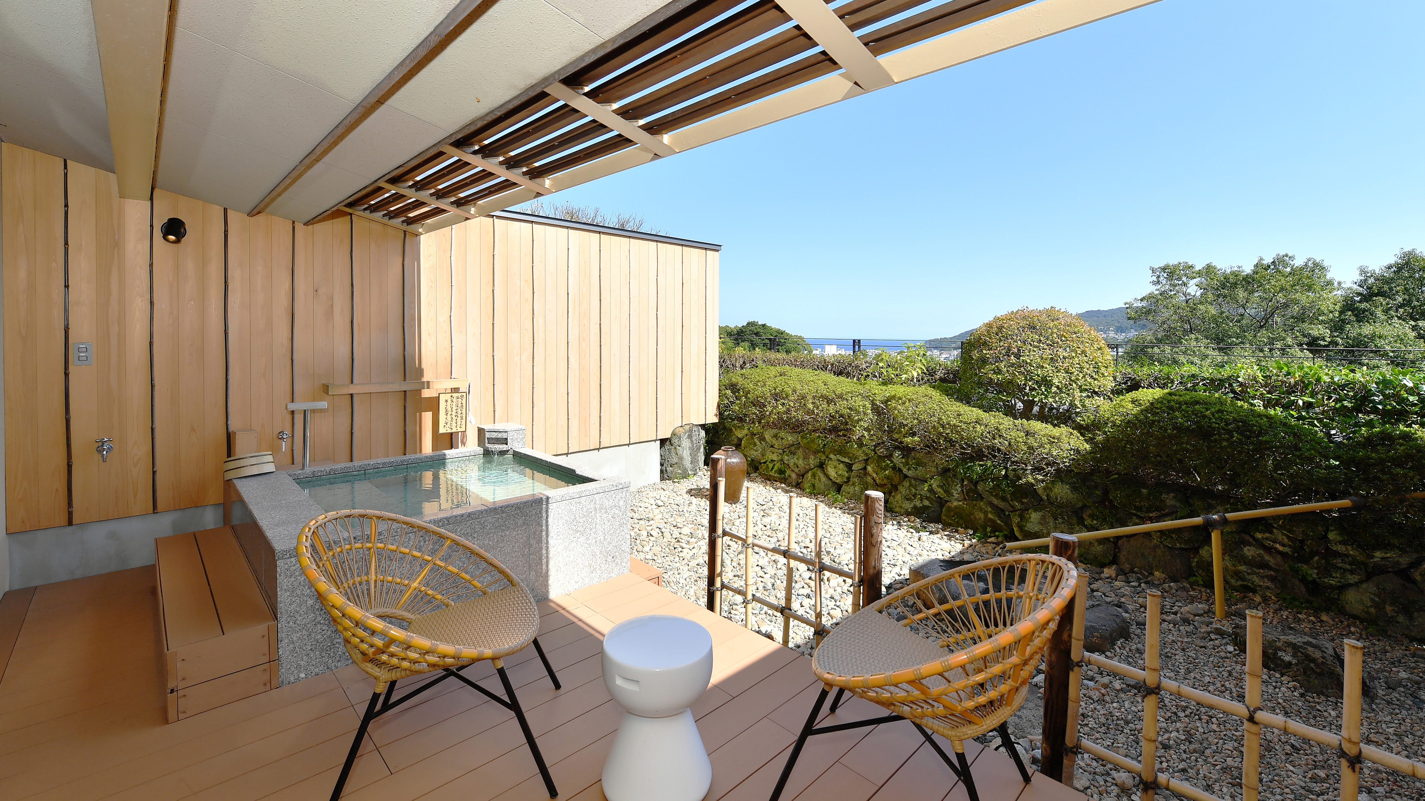 Japanese-style room with 12.5 tatami mats and an open-air bath (hot spring: circulating filtration type)