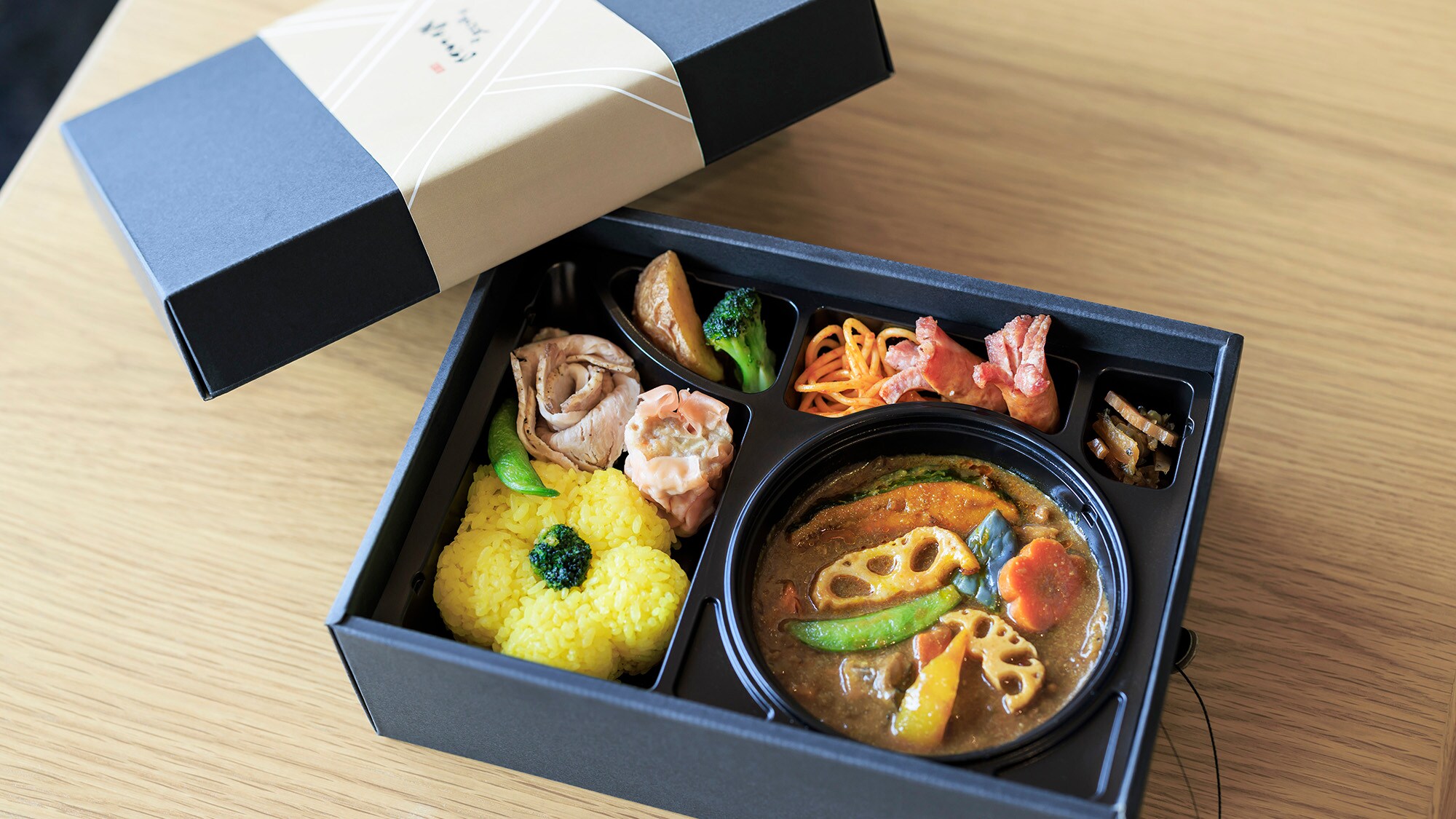 Breakfast box: Advance reservations are required for the breakfast box, which is filled with local delicious food.