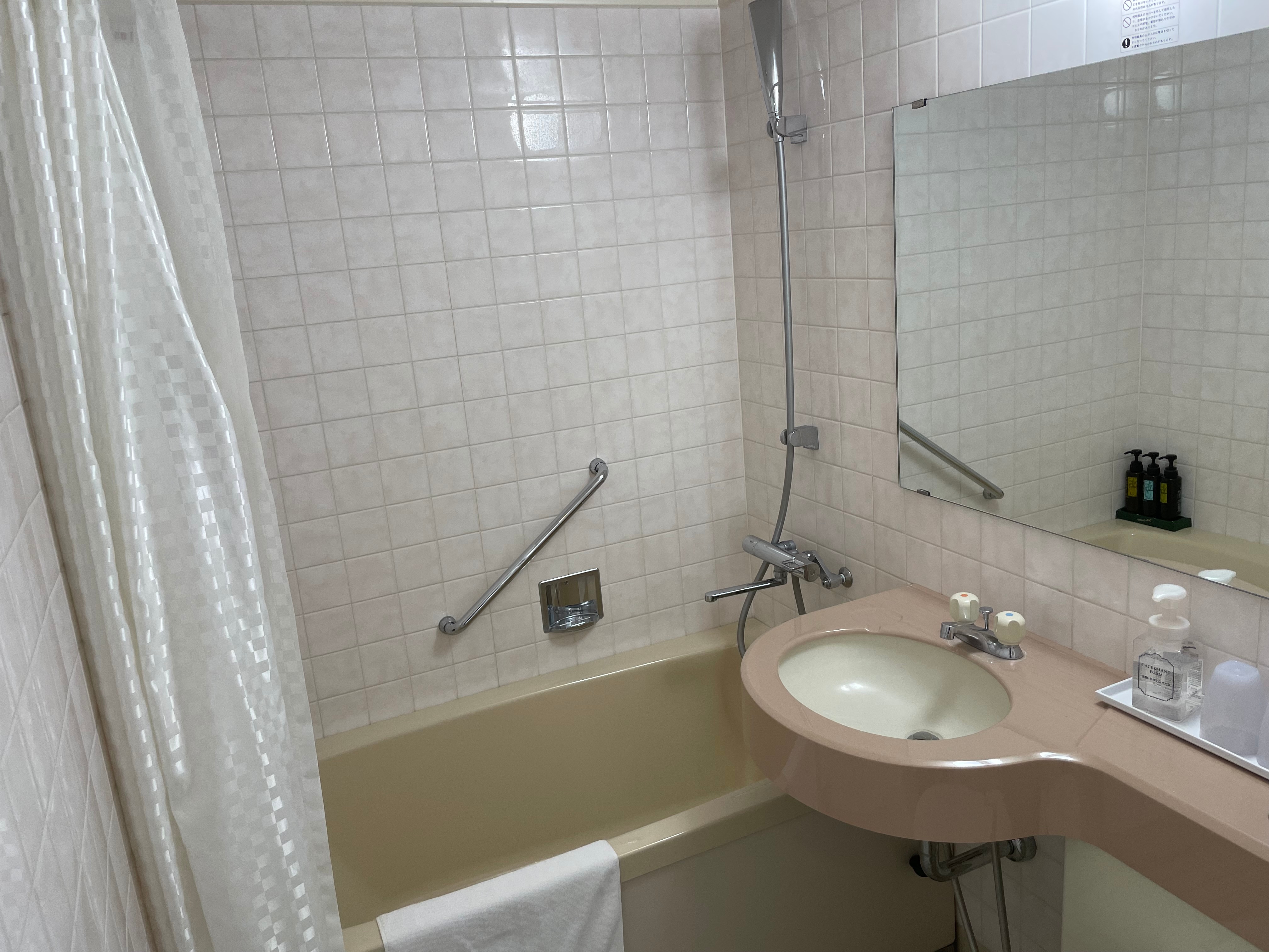 Unit bath bathroom (all rooms)