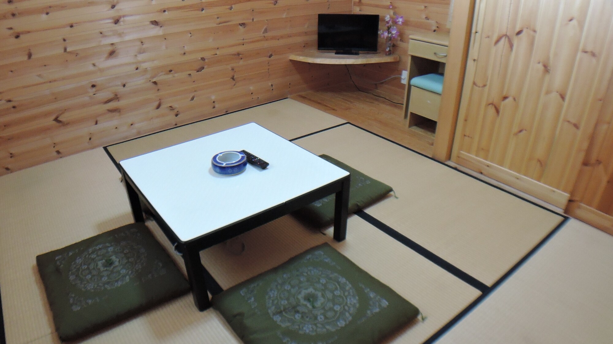 * [Example of Japanese-style room with a small number of people] The size of the room cannot be specified.