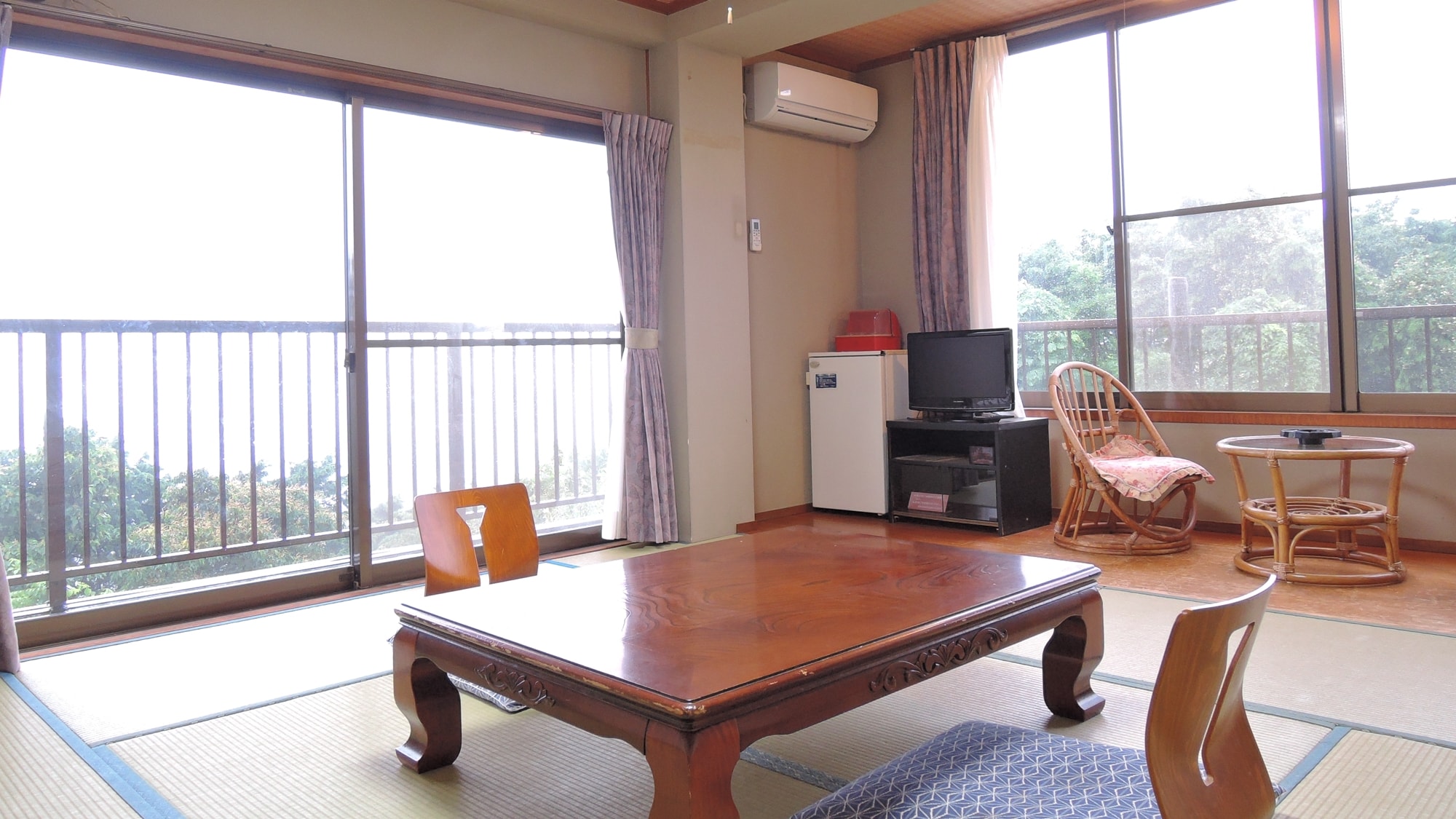 *[Phòng] Chúng tôi sẽ hướng dẫn bạn đến phòng theo phong cách Nhật Bản tùy theo số lượng khách.