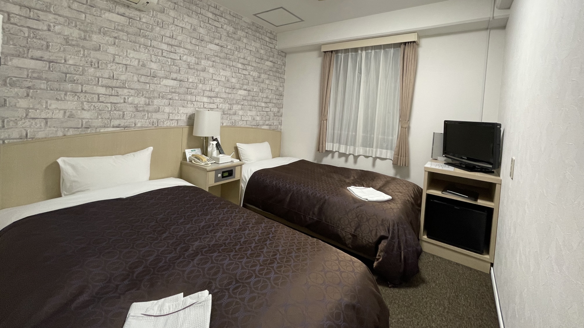 [Twin Room] The perfect room for couples or girls on a trip who want to sleep comfortably.