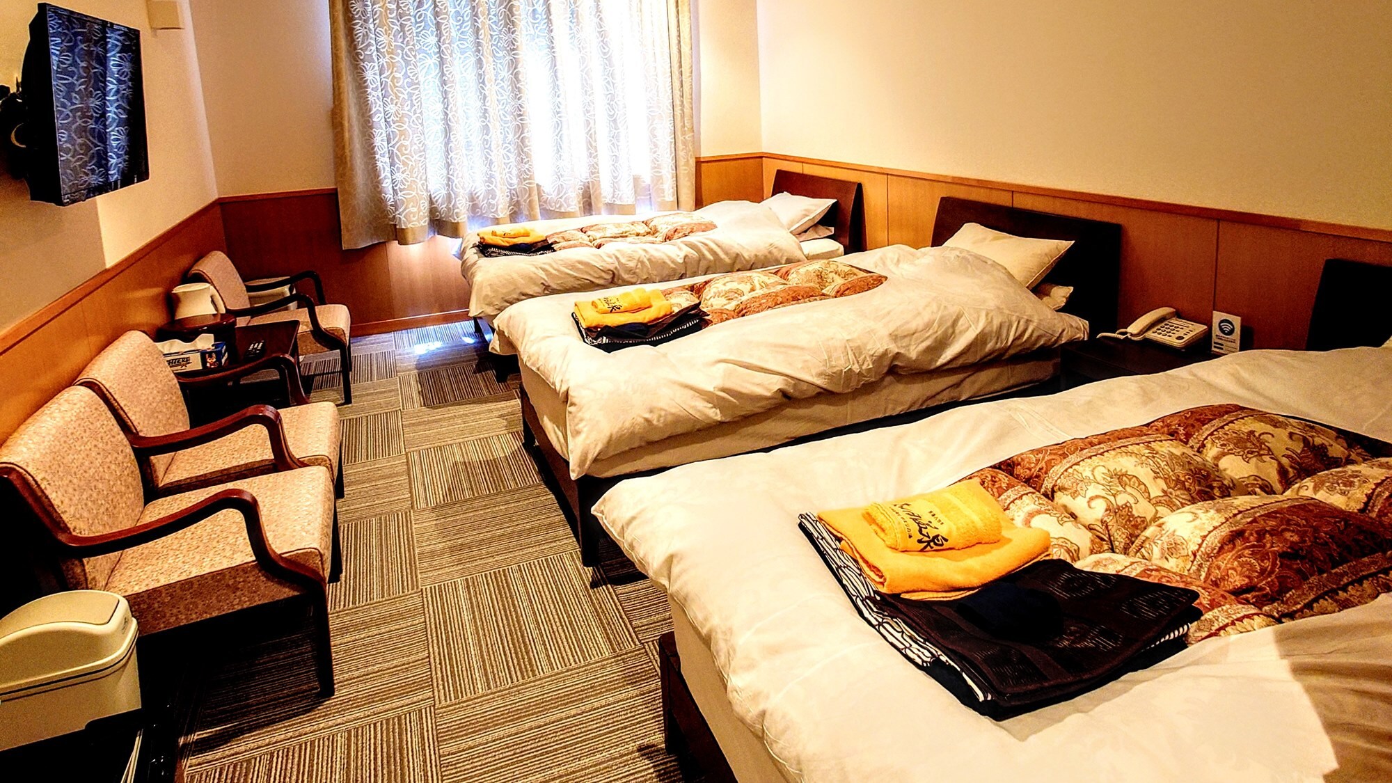 *[Lampiran] Kamar triple bergaya Barat (contoh)